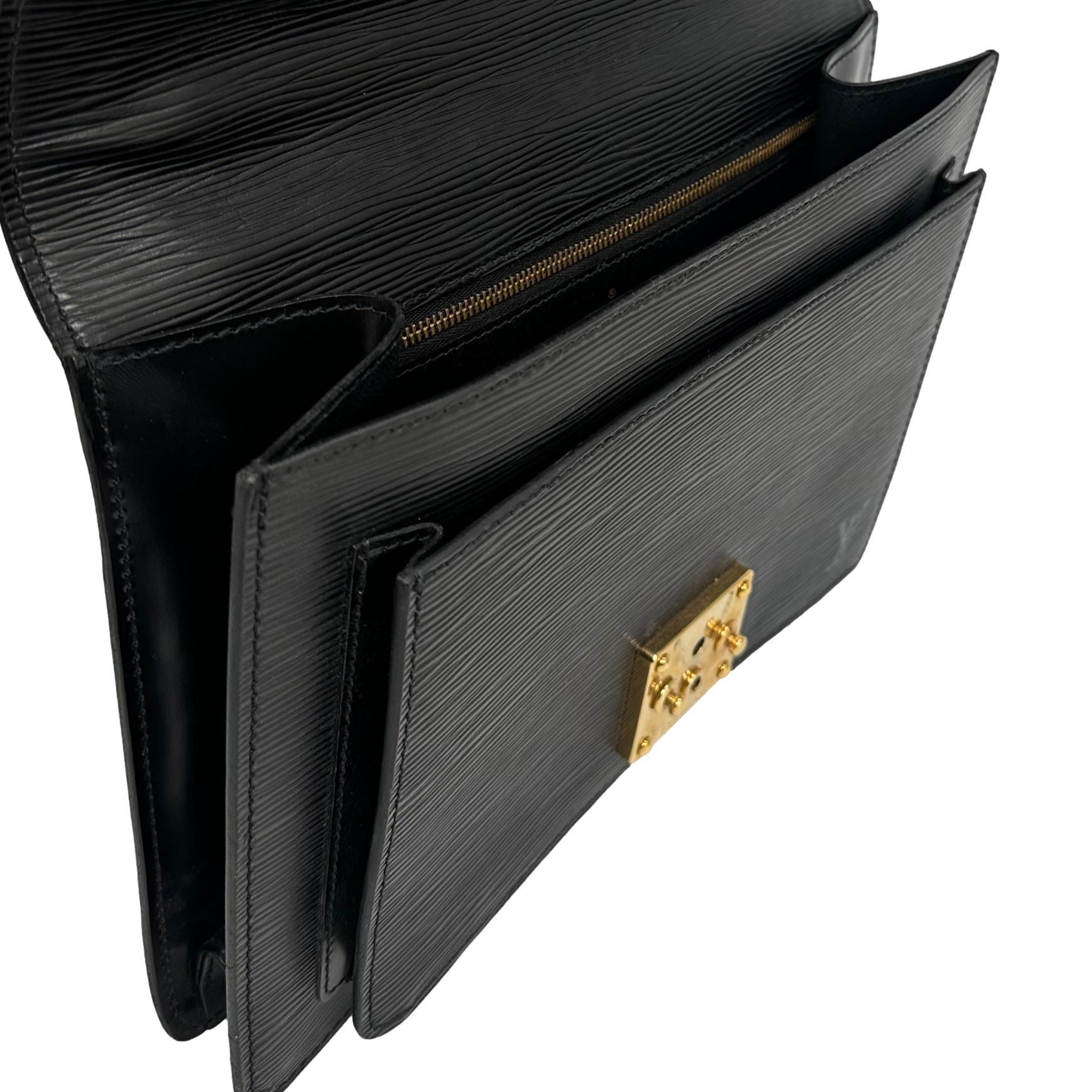 Louis Vuitton Monceau 28 Black Epi Leather Shoulder Crossbody Bag, France 1992.  For Sale 7