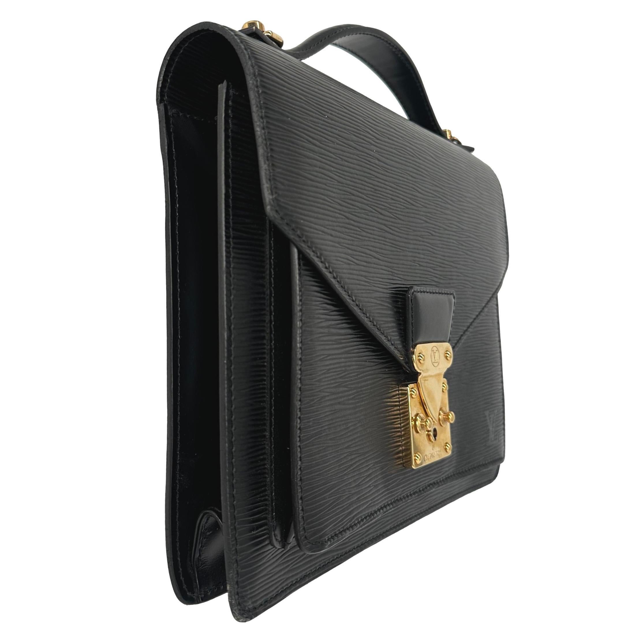 Louis Vuitton Monceau 28 Black Epi Leather Shoulder Crossbody Bag, France 1992.  In Good Condition For Sale In Banner Elk, NC