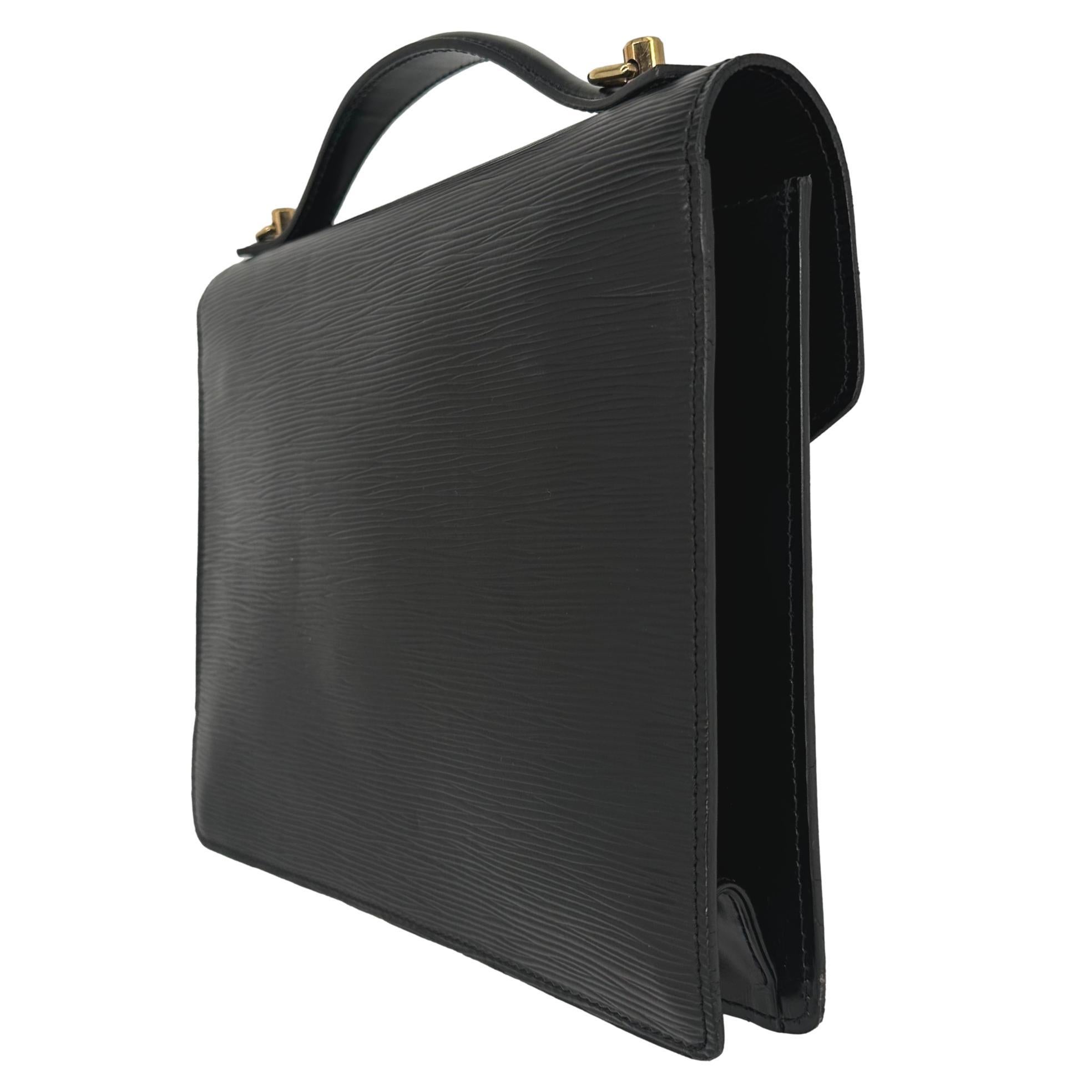 Louis Vuitton Monceau 28 Black Epi Leather Shoulder Crossbody Bag, France 1992.  For Sale 2