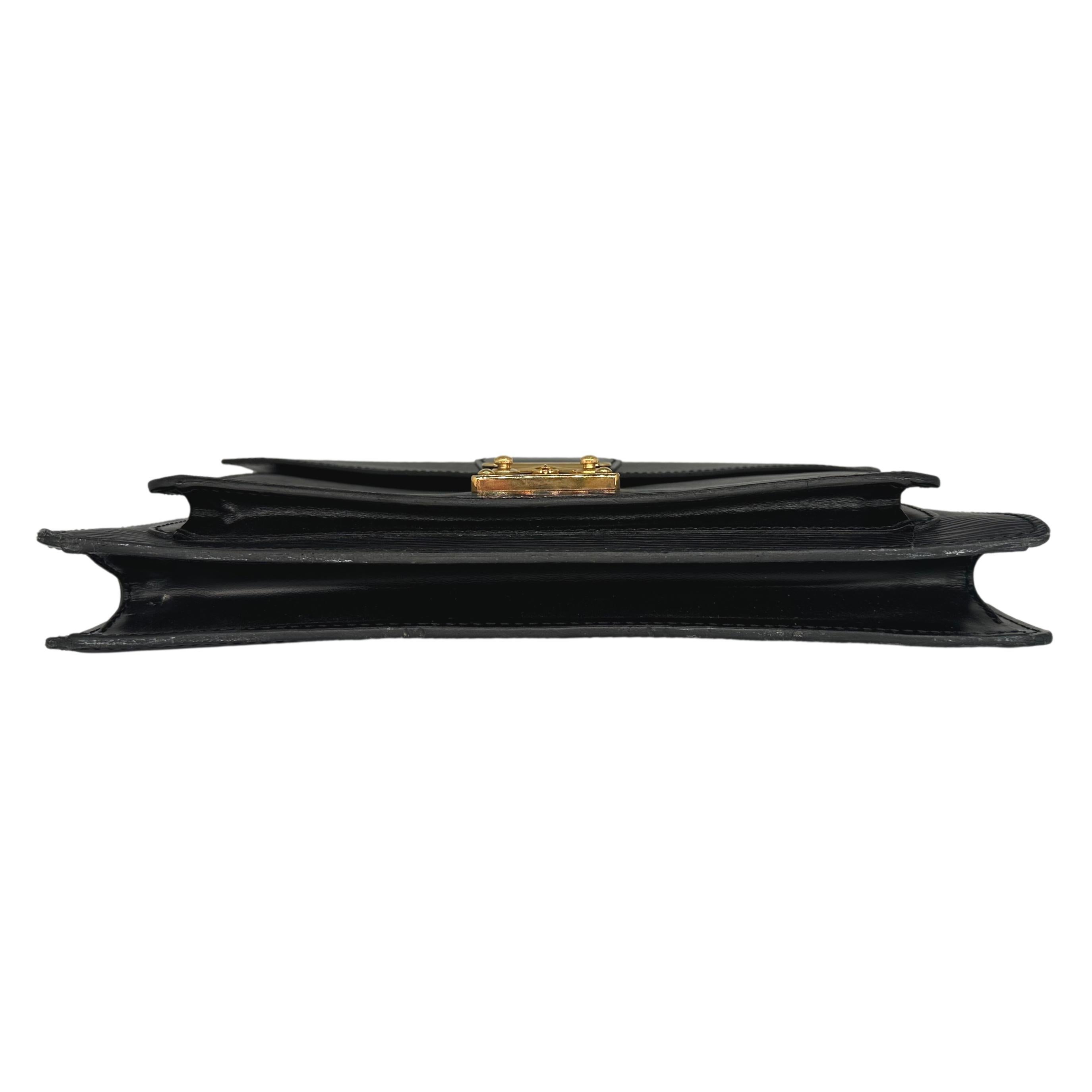 Louis Vuitton Monceau 28 Black Epi Leather Shoulder Crossbody Bag, France 1992.  For Sale 4