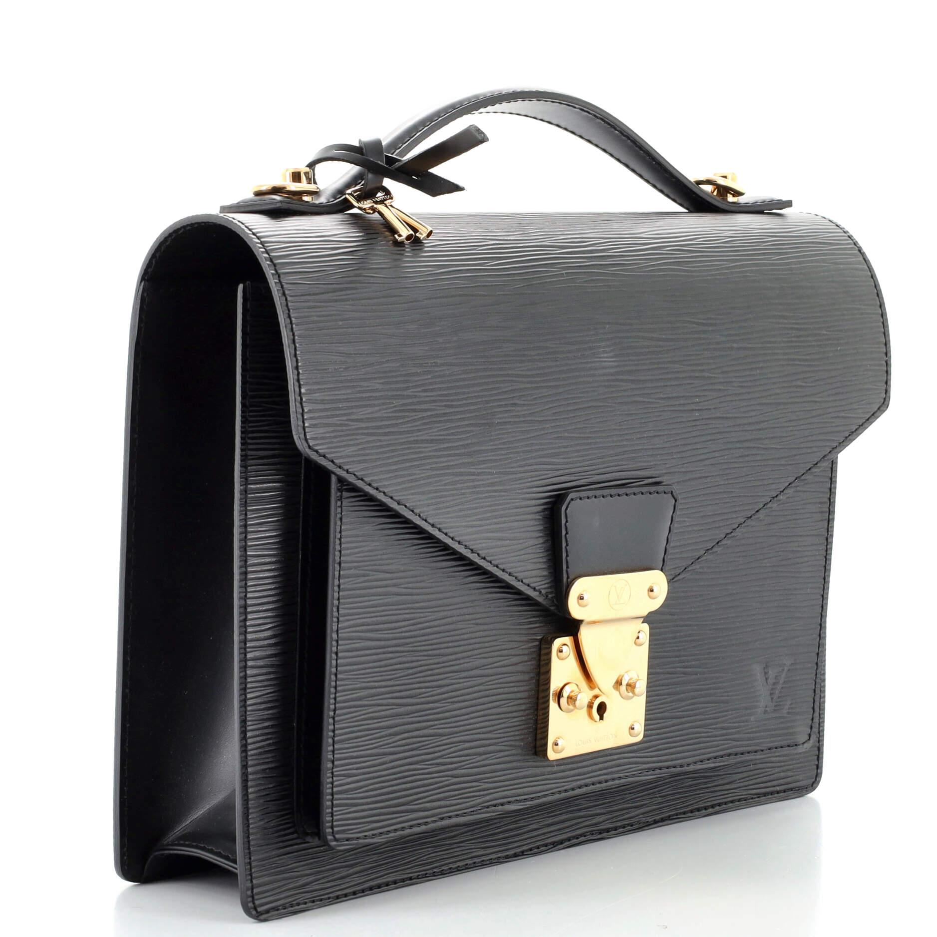 Condition: Very good. Wear, small marks and scuffs on exterior, handle, strap, underneath flap and in interior, splitting on flap opening wax edges, scratches on hardware.
Accessories: With Strap
Measurements: Handle Drop 1.5