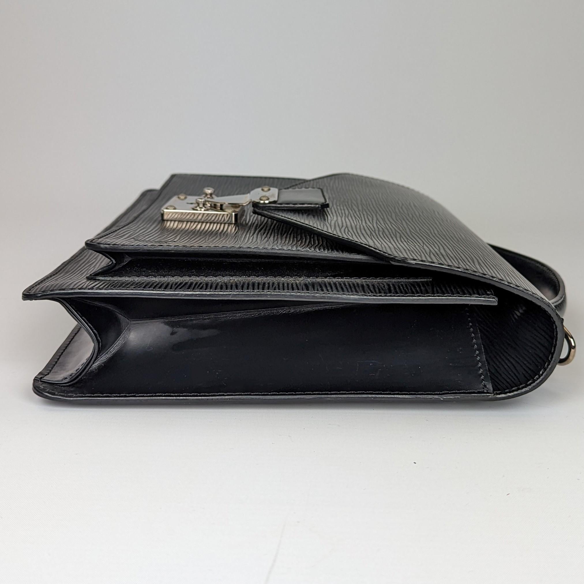 Louis Vuitton Monceau Handbag in Leather For Sale 6