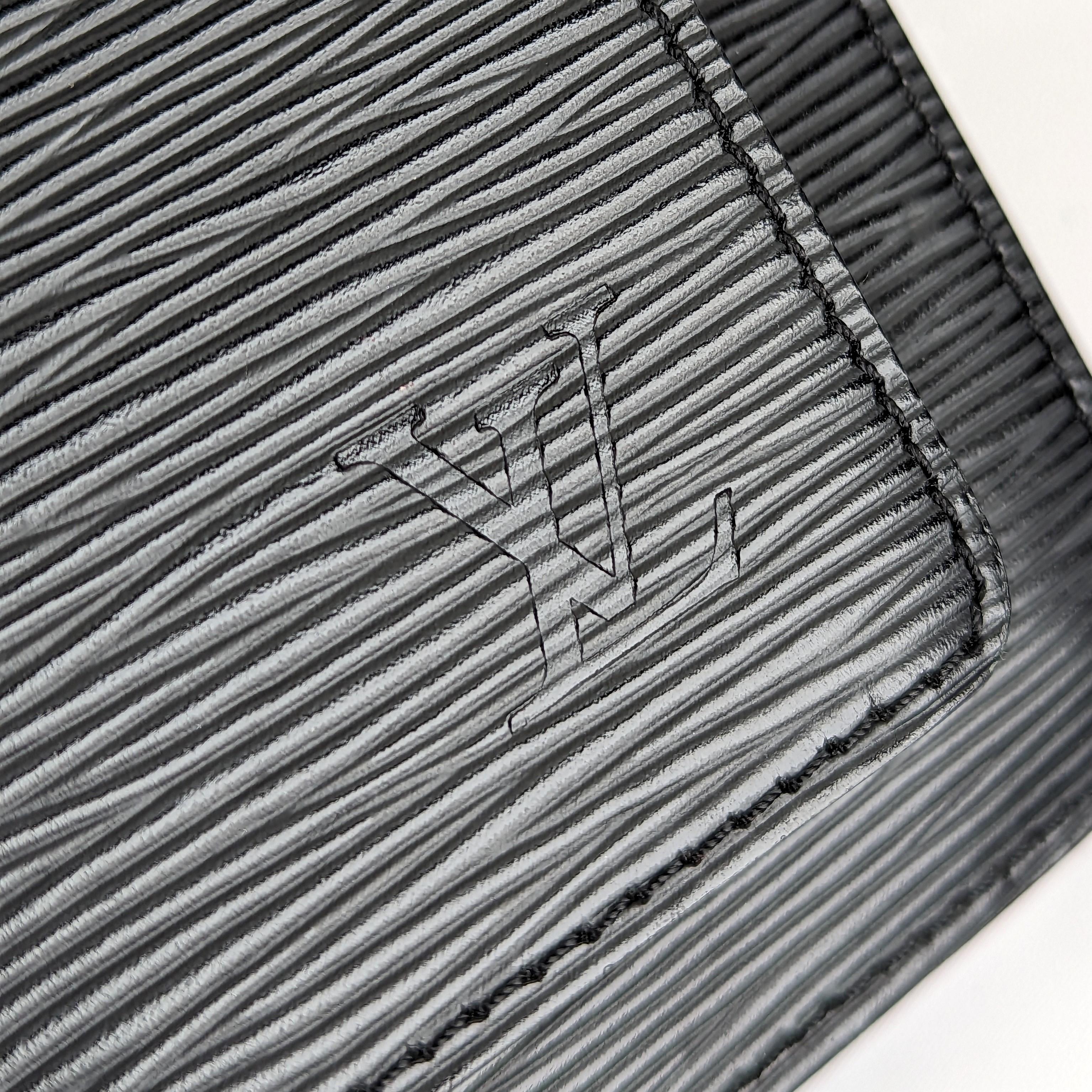 Louis Vuitton Monceau Handbag in Leather For Sale 10