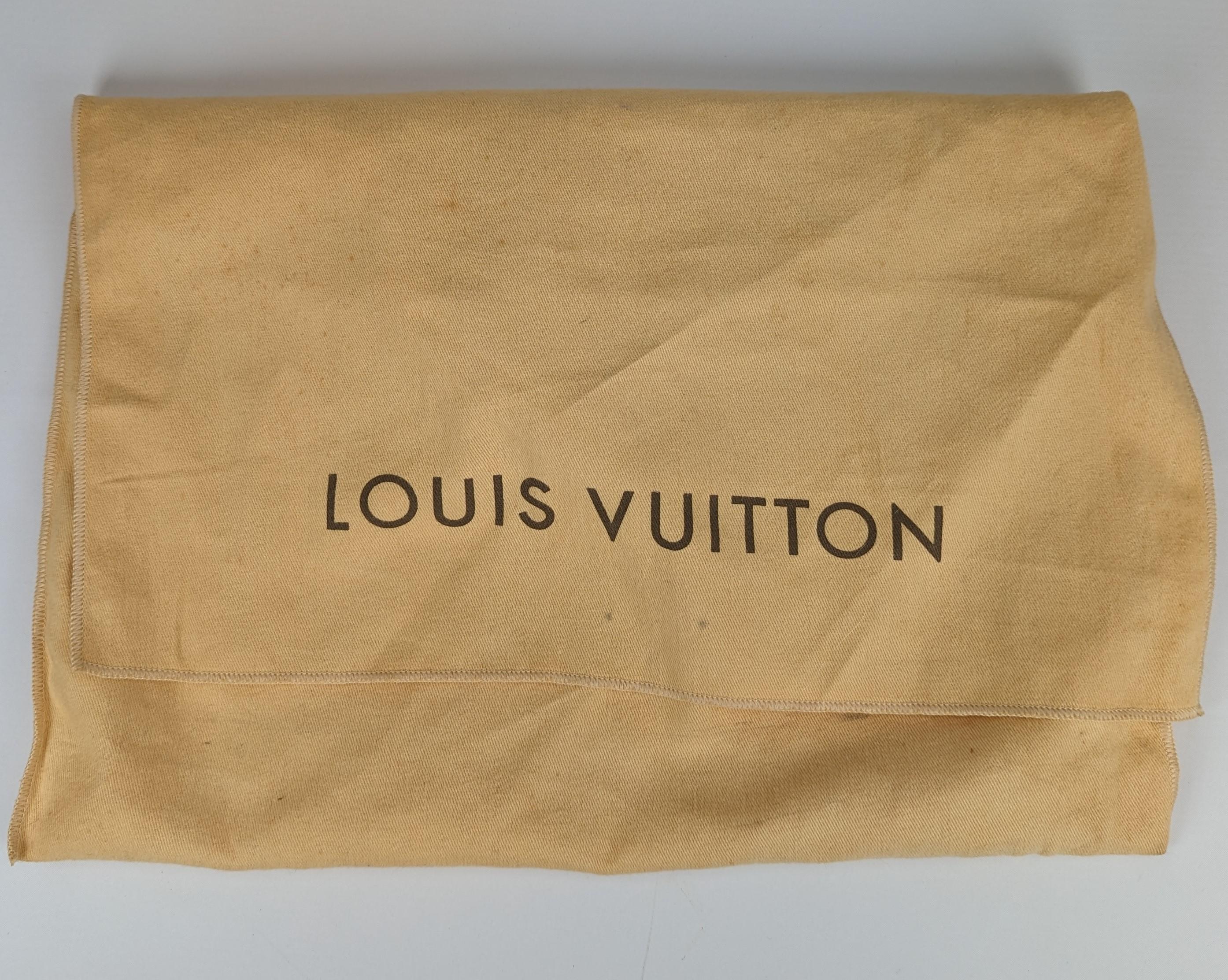 Louis Vuitton Monceau Handbag in Leather For Sale 14