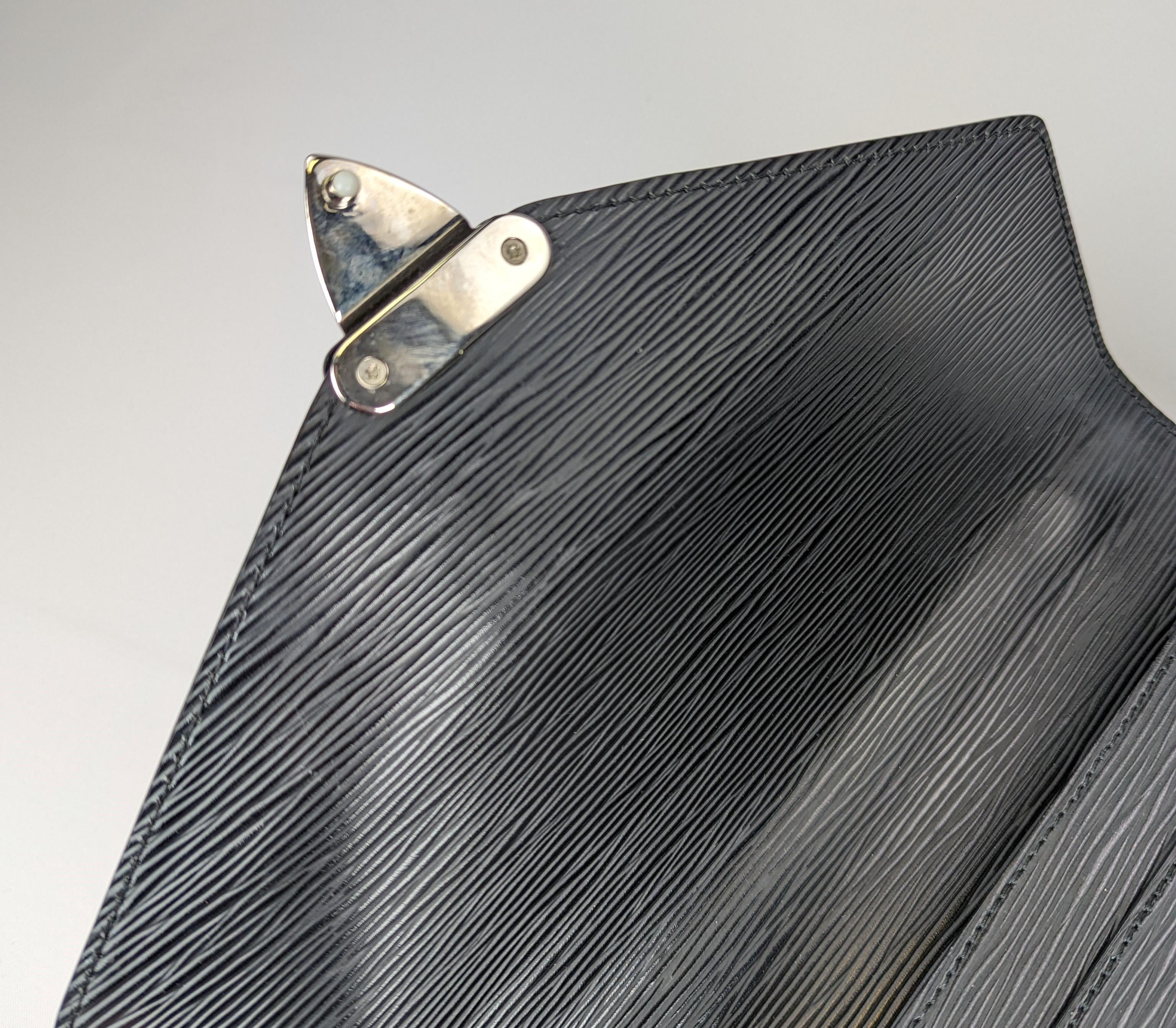 Louis Vuitton Monceau Handbag in Leather For Sale 2