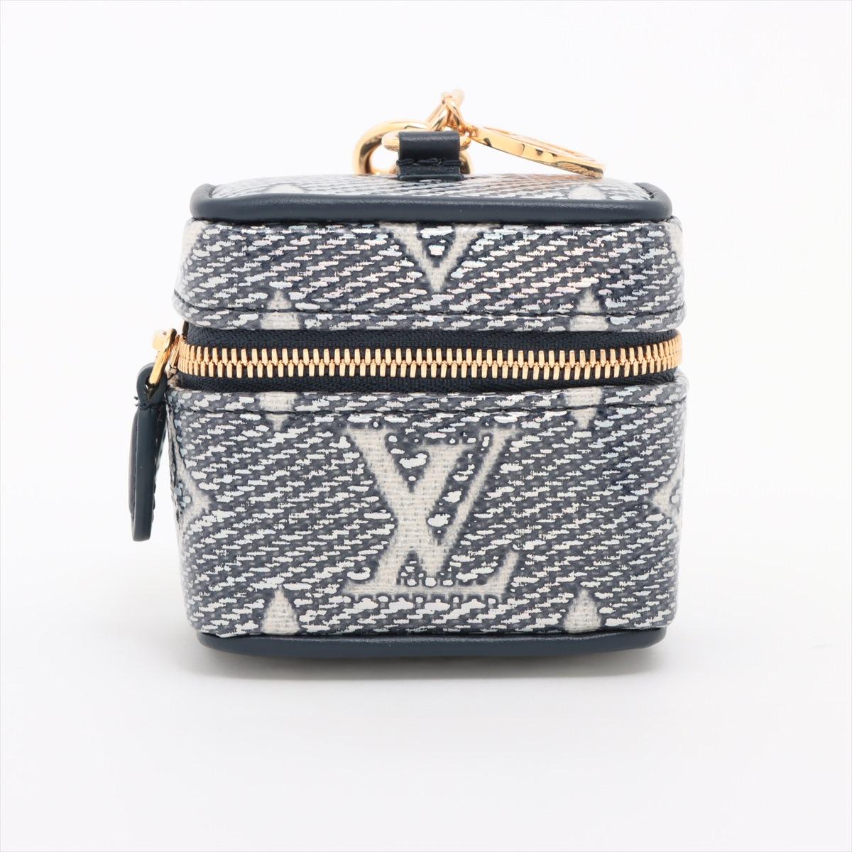 The Louis Vuitton Denim Monoglam Micro Vanity Bag Charm in Navy Blue is a stylish and compact accessory that captures the brand's signature elegance with a modern twist. Made from Monoglam coated denim. The deep navy blue tone adds sophistication,