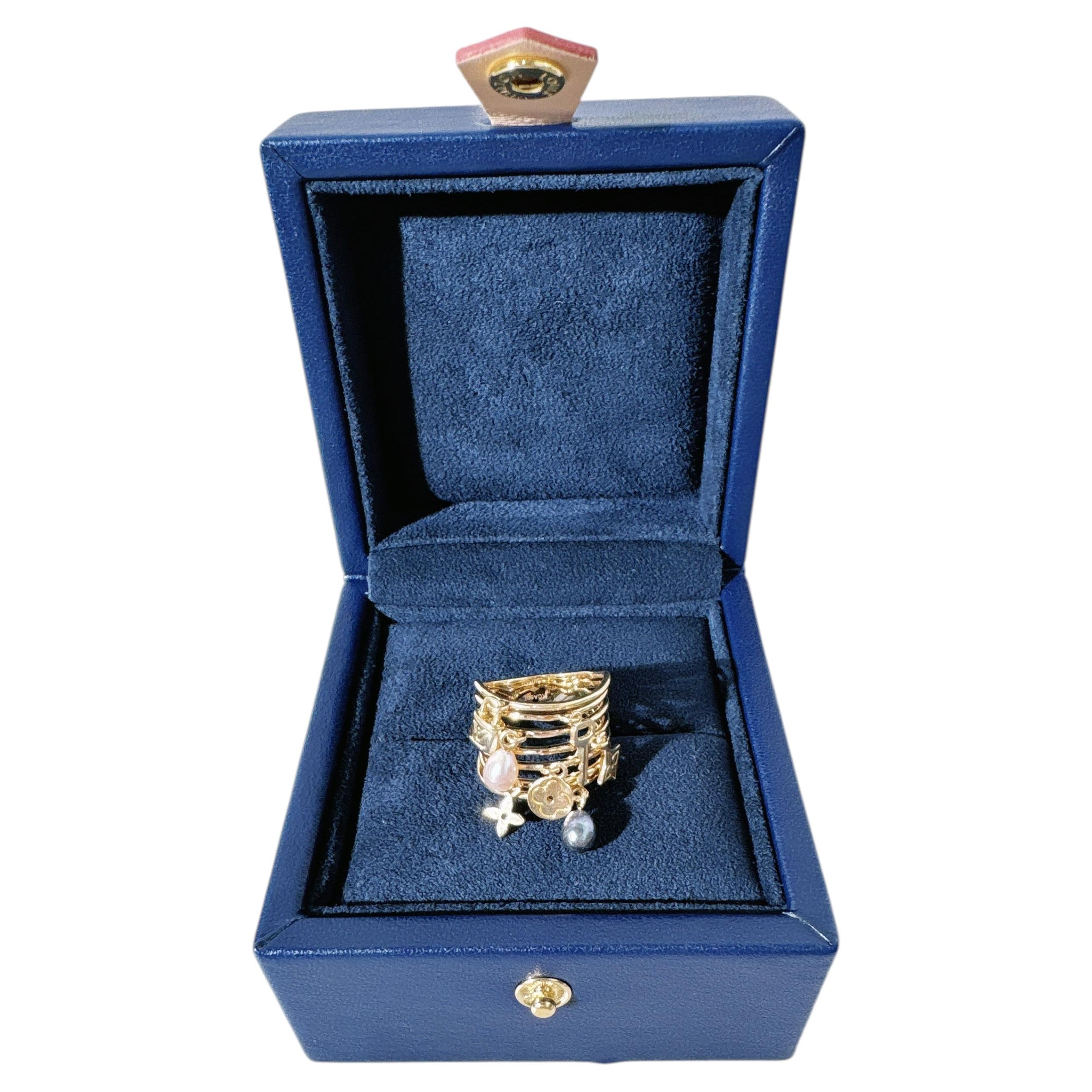 Louis Vuitton Monogram Bague cocktail multi-bandes en or jaune 18K avec breloques en forme de perles en vente