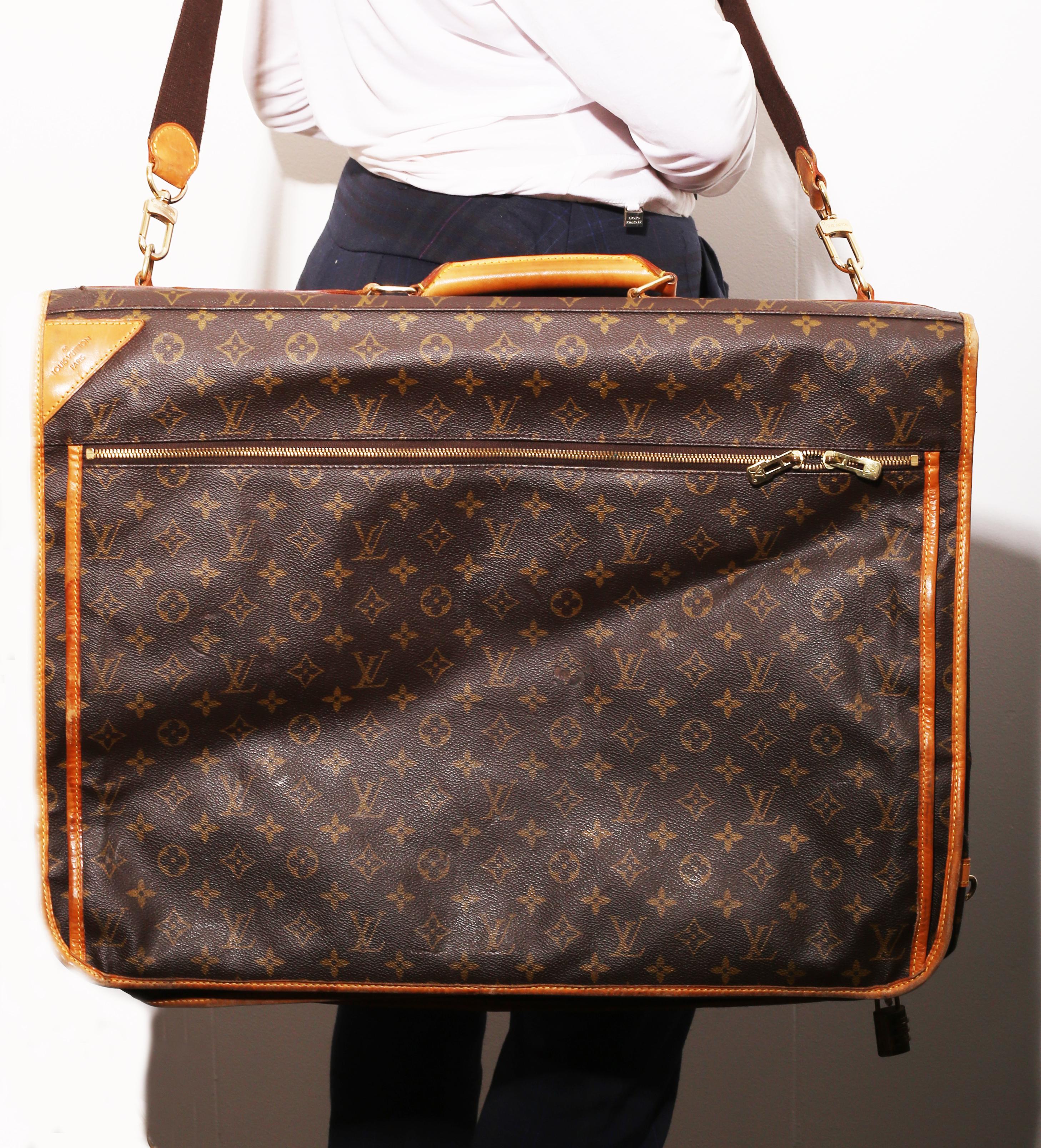 Louis Vuitton Monogram Garment Bag Luggage Carrier.
 This beautiful garment bag is in good condition. There is some wear on the outside but very little and it still looks like new. The inside of the bag has a few openings that all have zippers