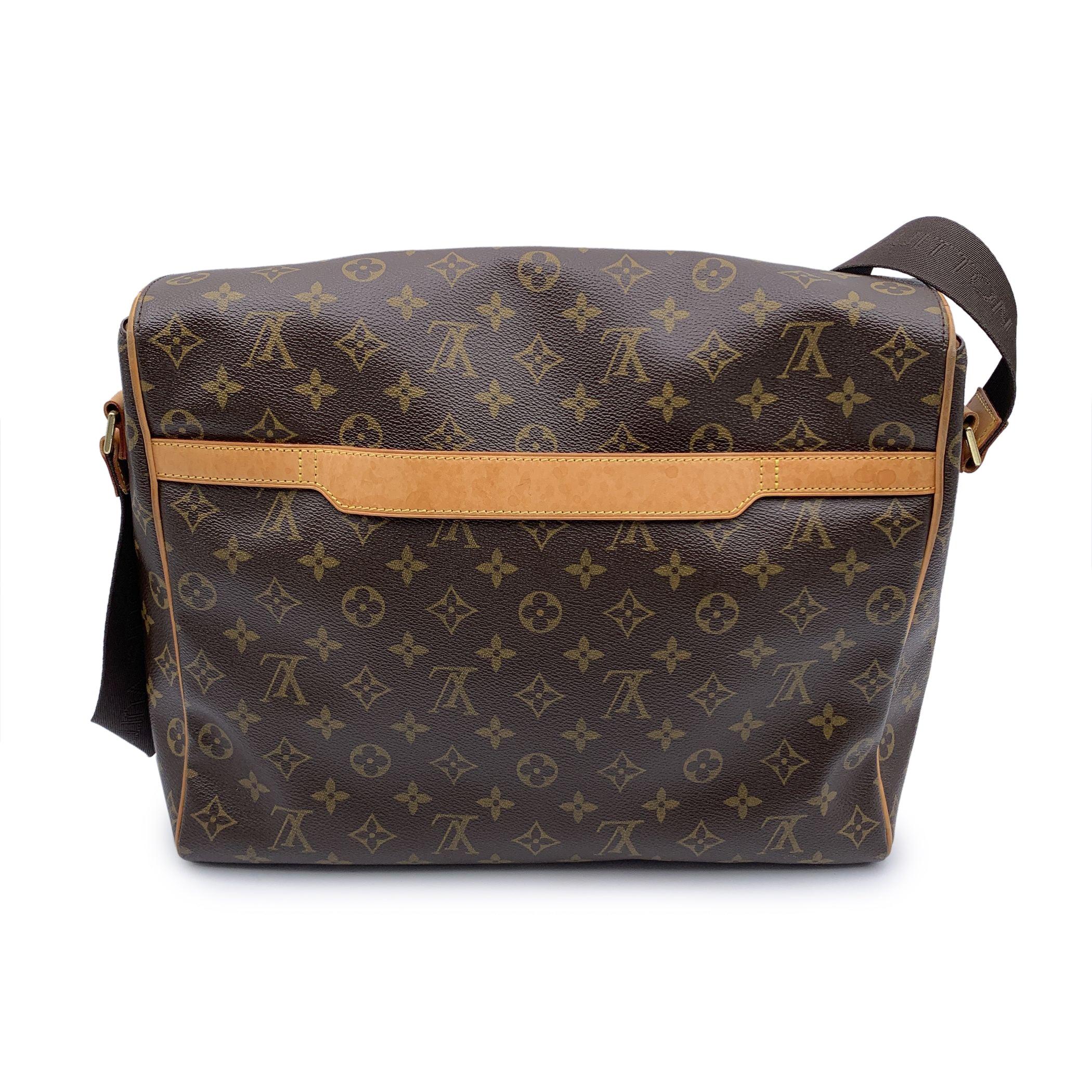 Louis Vuitton Monogram Abbesses GM Shoulder Crossbody Bag M45257 In Good Condition In Rome, Rome