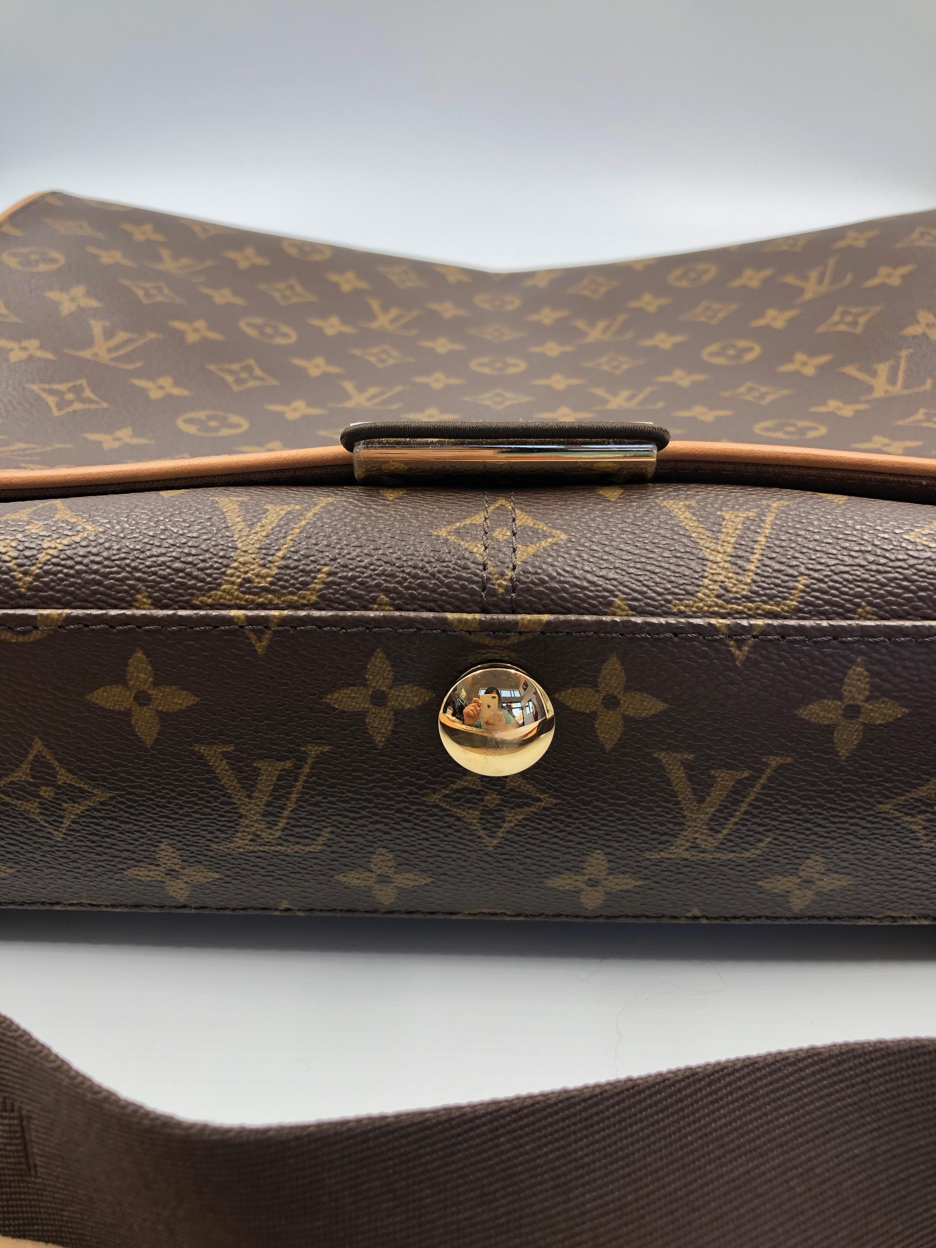 Louis Vuitton Monogram Abbesses Messenger Cross Body Bag In Good Condition In Los Angeles, CA
