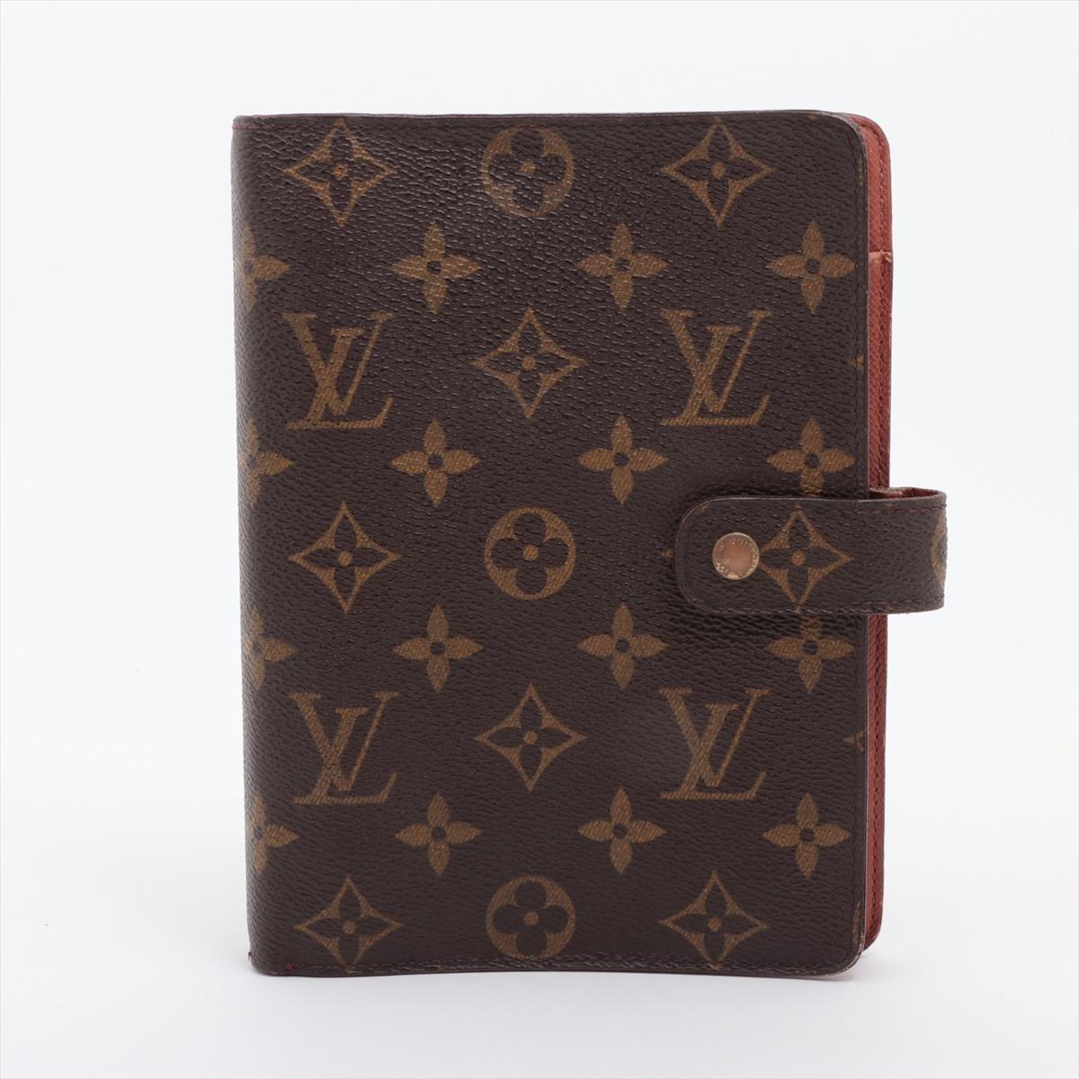 The Louis Vuitton Monogram Agenda MM Notebook Cover is a timeless and practical accessory that adds a touch of luxury to your daily organization. Crafted from the iconic Monogram canvas, the medium-sized agenda cover is both durable and elegant. It