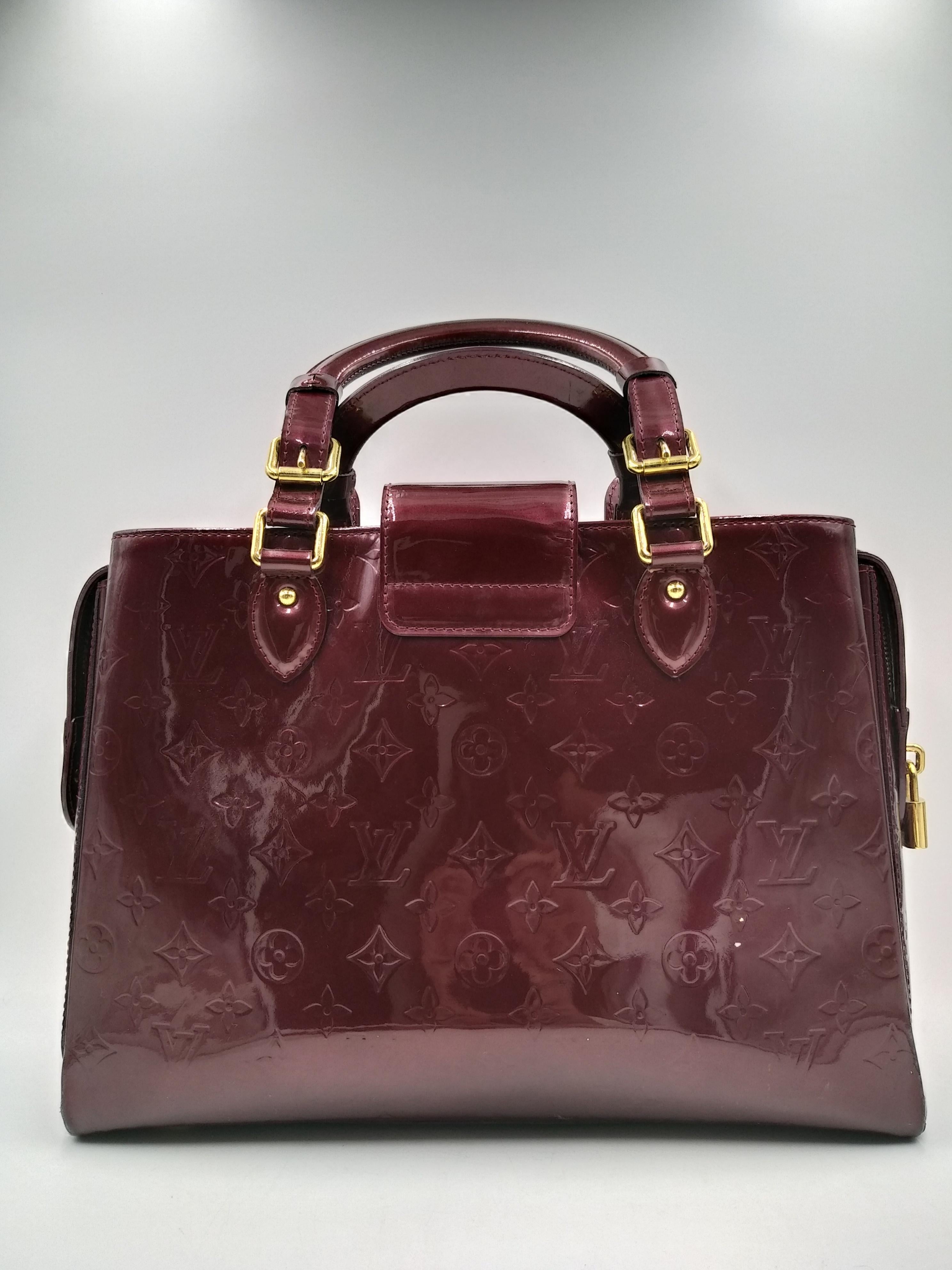 Louis Vuitton Monogram Amarante Vernis Melrose Avenue Bag 2010
-100% authentic LOUIS VUITTON 
- vernis patent leather in a deep amarante purple
- Double rolled handles
- brass hardware including a press lock on the smooth crossover strap, and a