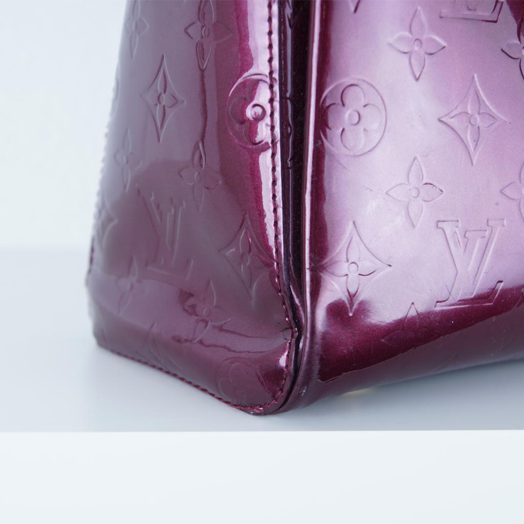 Women's or Men's Louis Vuitton Monogram Amarante Vernis Melrose Avenue Bag  For Sale