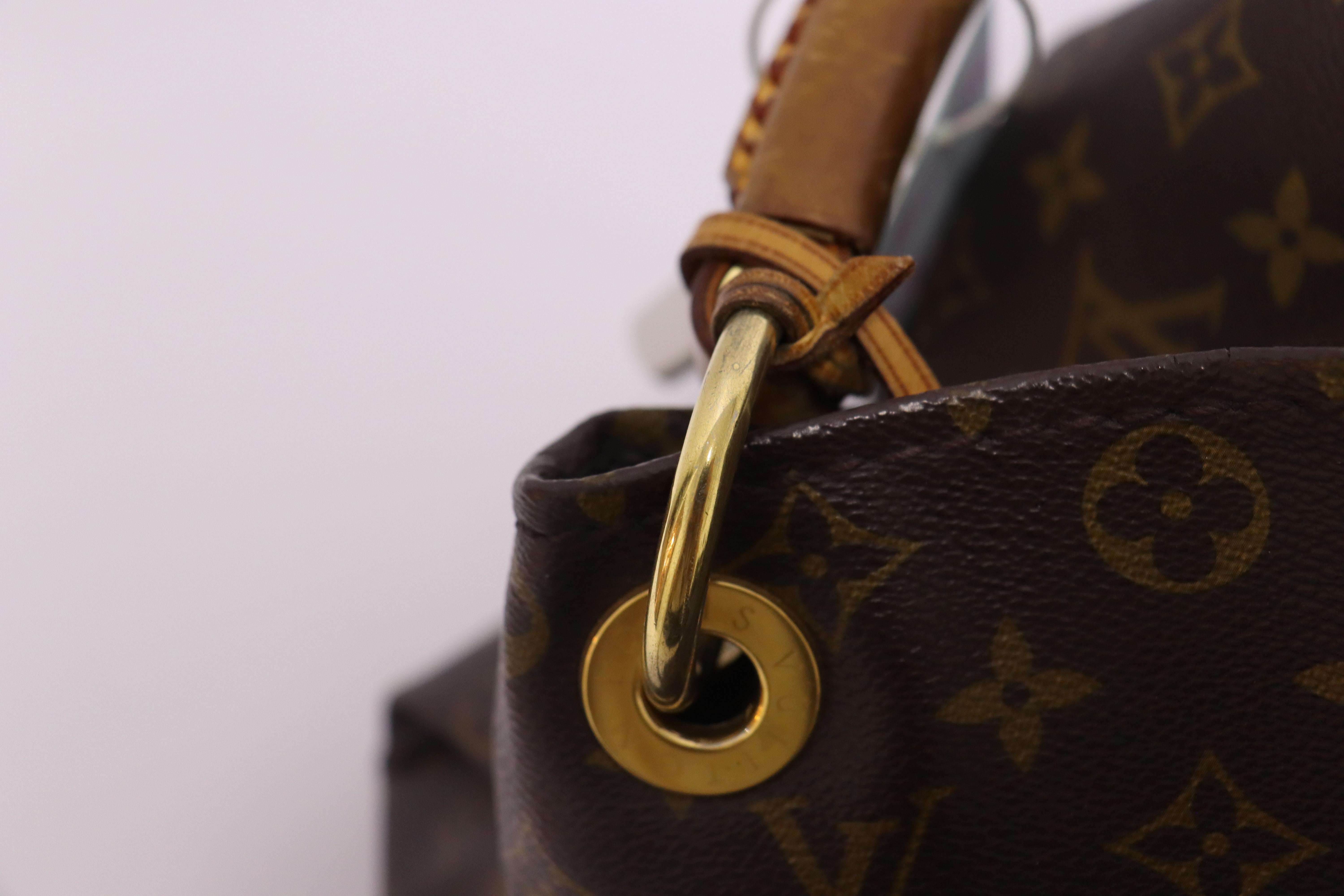 Louis Vuitton Monogram Artsy MM Bag For Sale 11