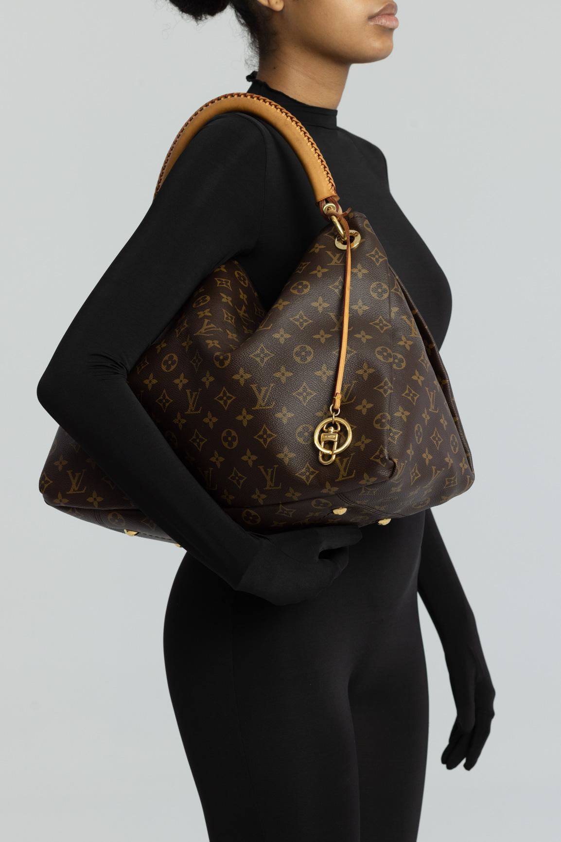 Louis Vuitton Monogram Artsy MM Hobo Bag In Good Condition In Montreal, Quebec