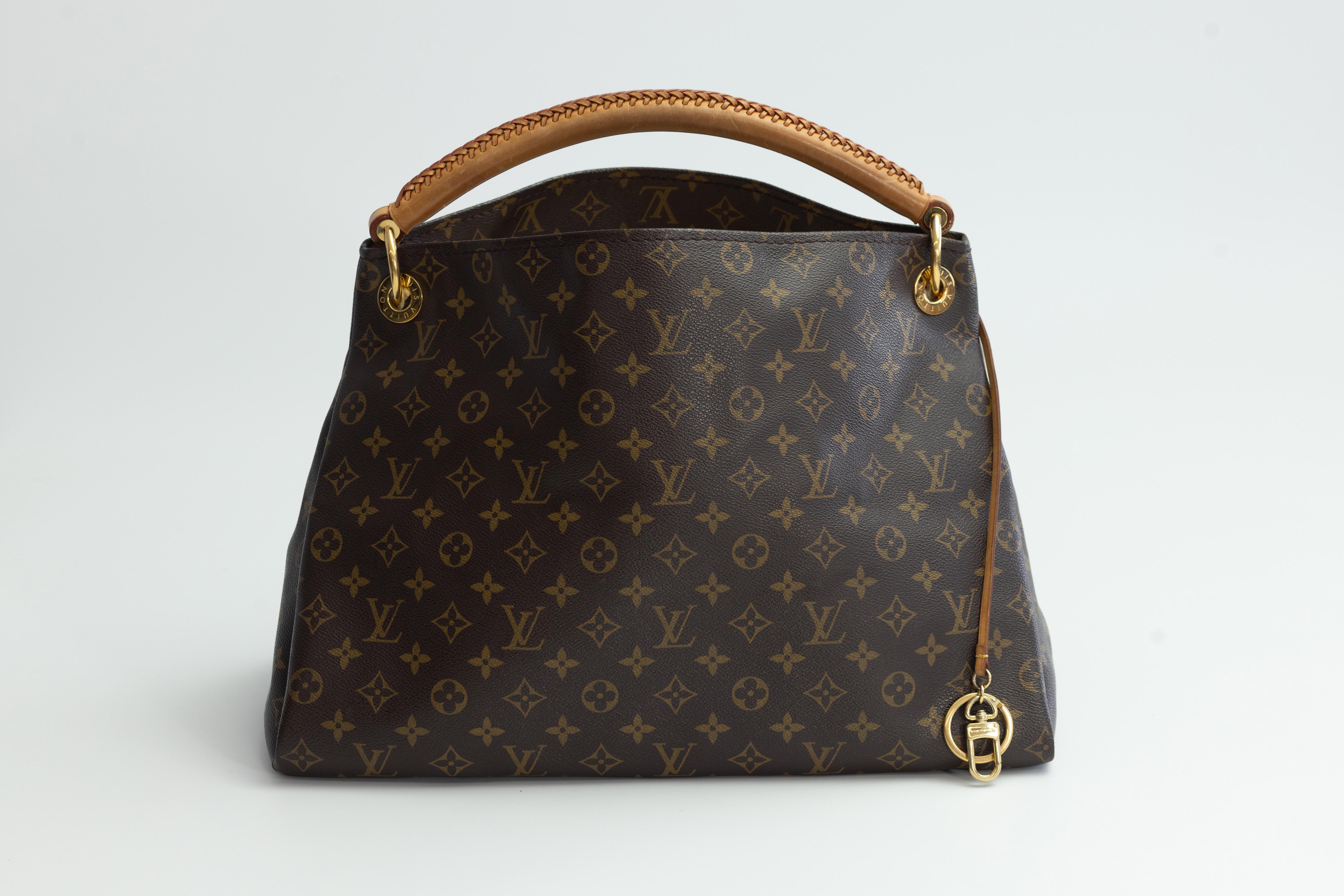 Women's Louis Vuitton Monogram Artsy MM Hobo Bag