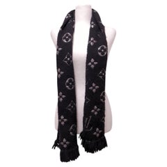 Louis Vuitton Monogram Black
Silver Scarf Louis Vuitton Monogram Black
Silver Scarf