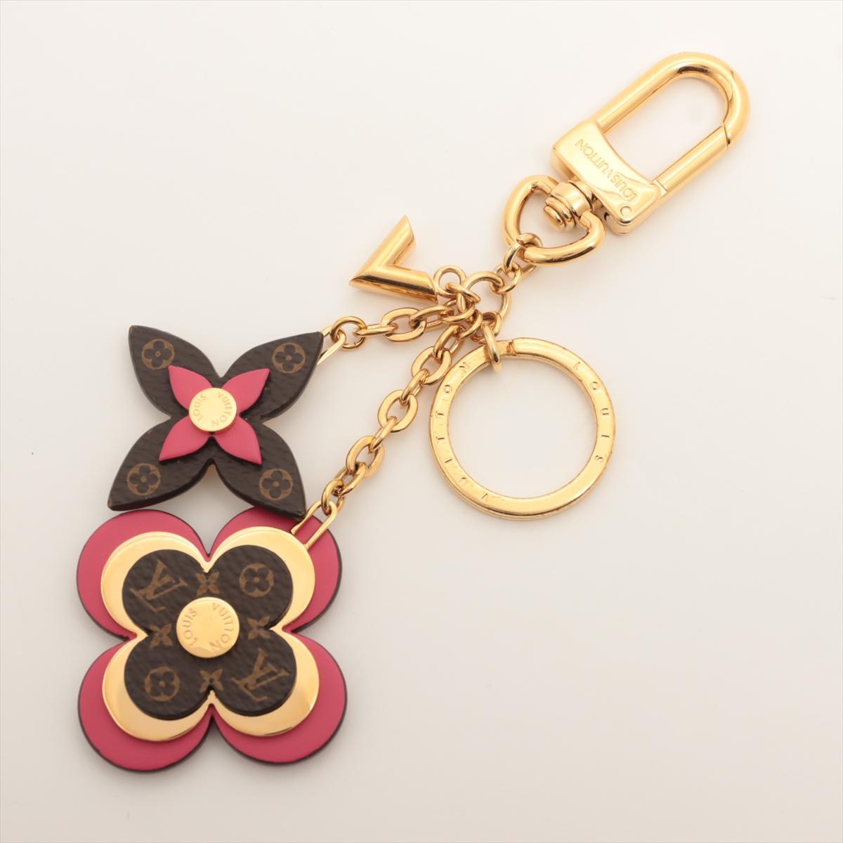 The Louis Vuitton Monogram Blooming Flowers Bag Charm a captivating and feminine accessory that adds a touch of nature's beauty to your Louis Vuitton bag. Meticulously crafted, the bag charm features delicately crafted monogram flowers in vibrant