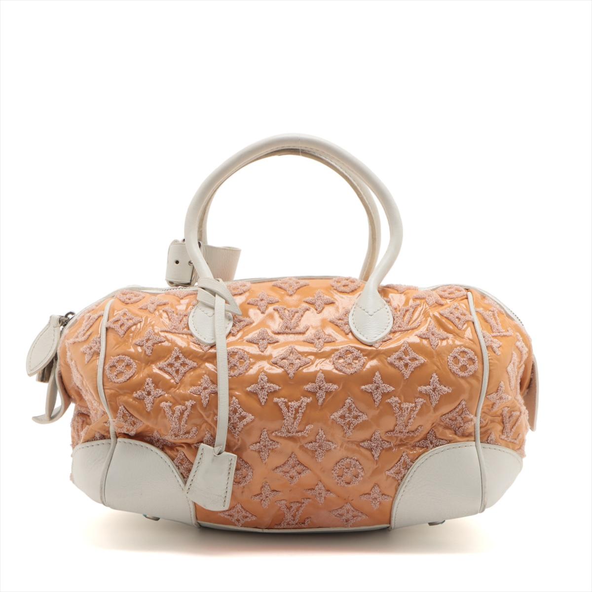 Le sac Monogram Bouclettes Speedy Round de Louis Vuitton en or rose x Whiting est un accessoire luxueux et stylé qui respire l'élégance. Confectionné dans la toile Monogram emblématique de la marque, avec une texture unique de bouclettes, ce sac