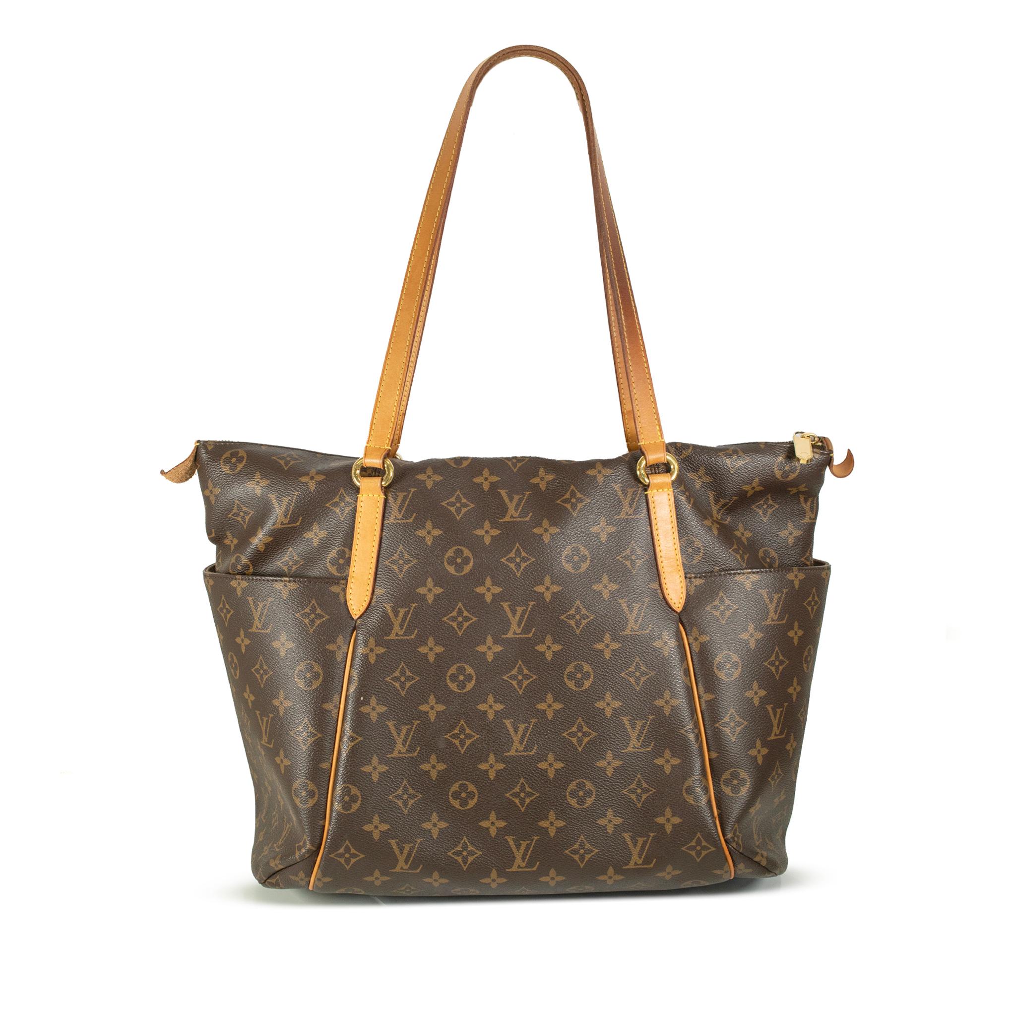 Marque : Louis Vuitton

Genre : Mesdames

Dimensions : (L x H x D) : 17,00