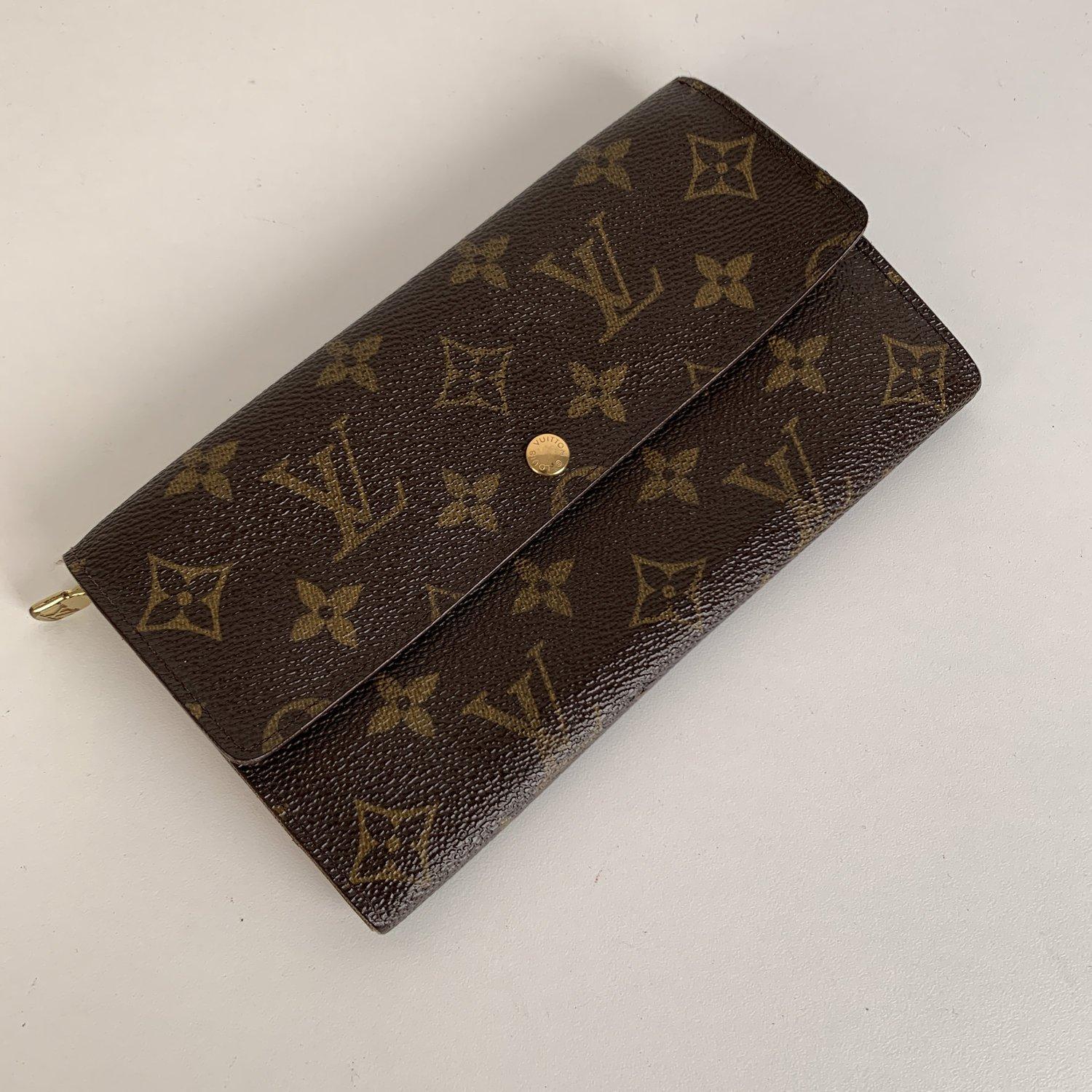 Louis Vuitton continental wallet. Mod. SARAH, crafted in timeless monogram canvas, Flap with button closure. 2 open pockets on the front, under the flap. 3 main sections (middle one with zipper closure). 