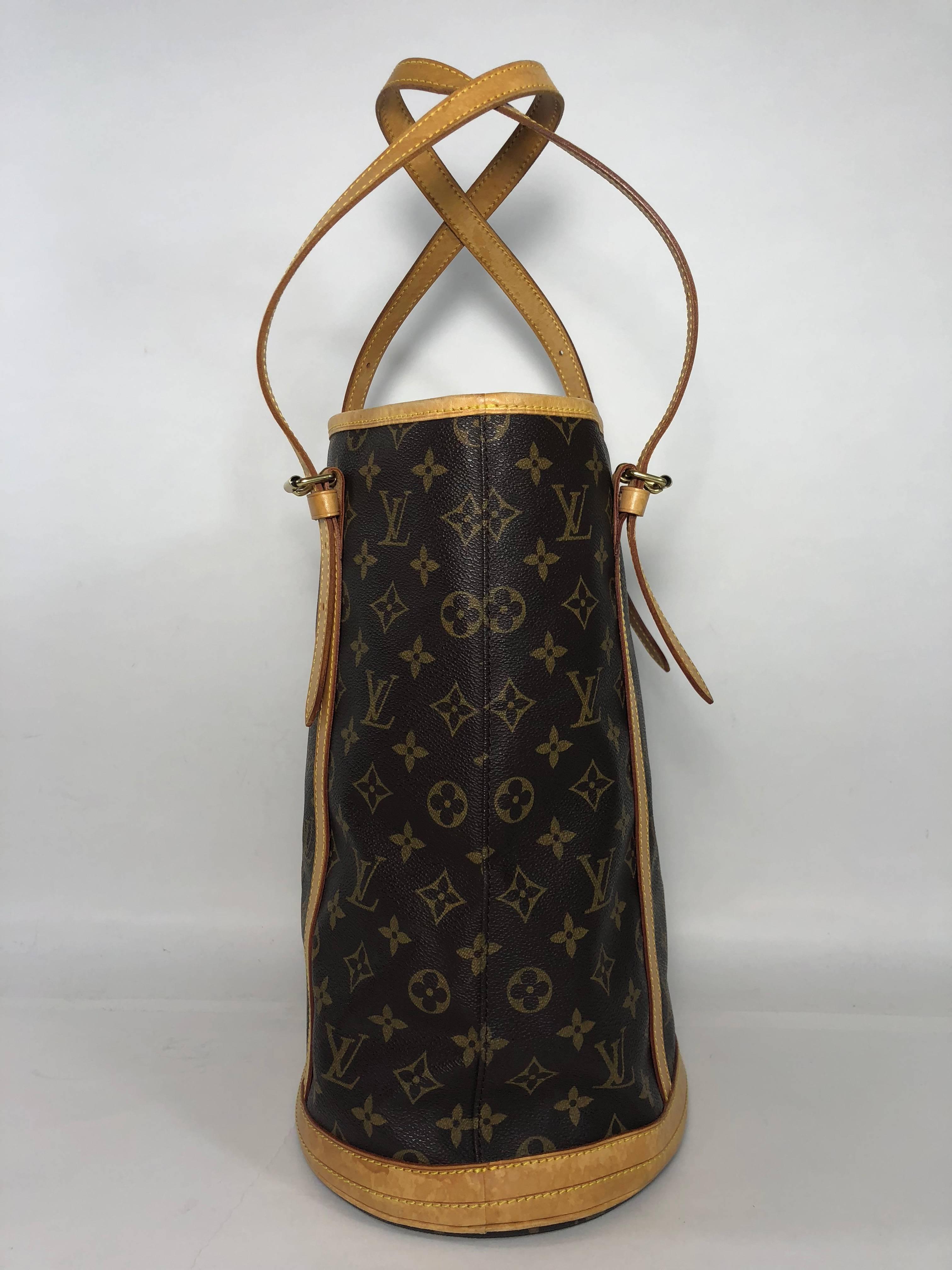 Black Louis Vuitton Monogram Bucket GM Shoulder Bag For Sale