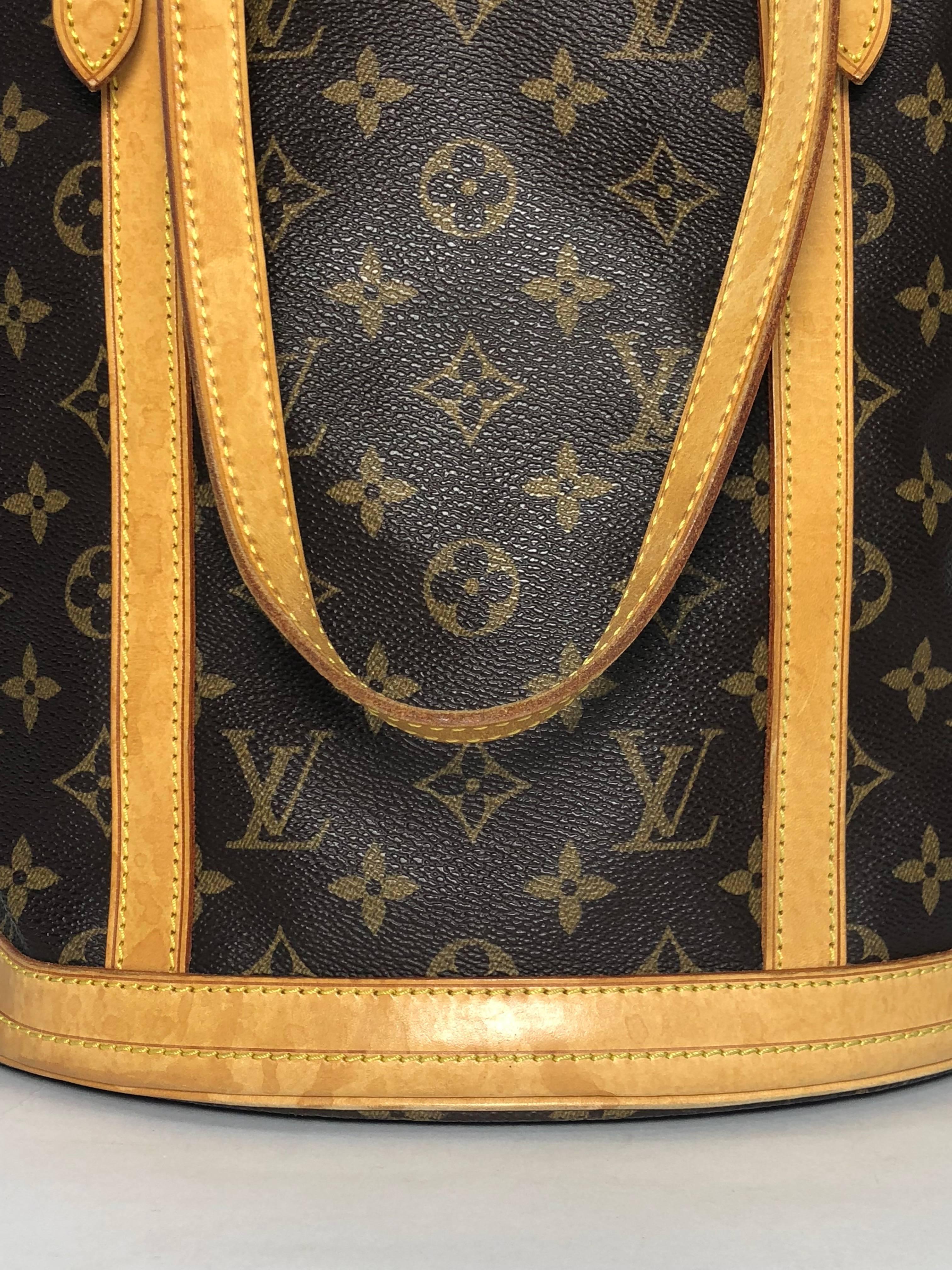Women's or Men's Louis Vuitton Monogram Bucket GM Shoulder Bag For Sale
