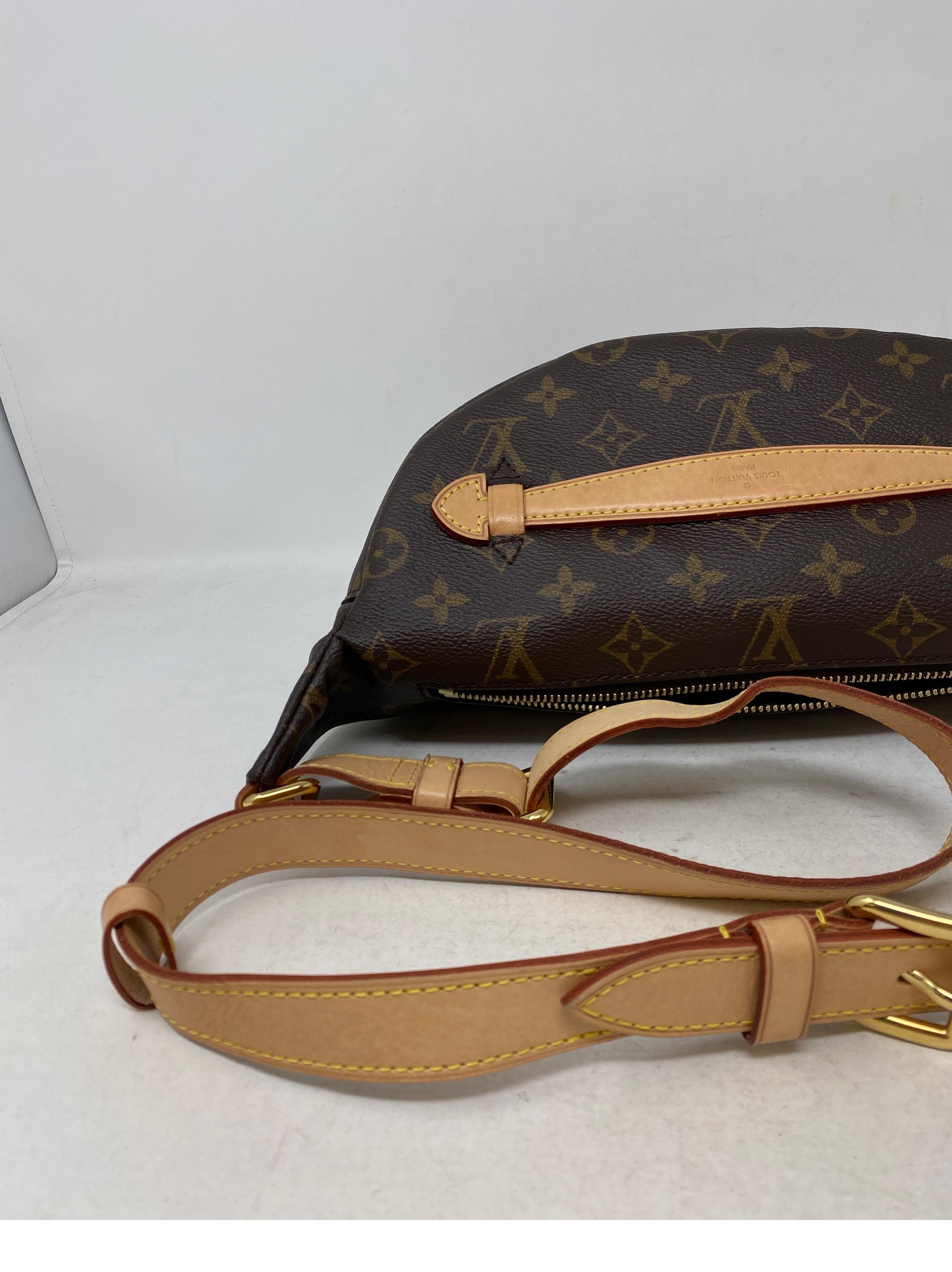 Louis Vuitton Monogram Bum Bag  In Excellent Condition In Athens, GA