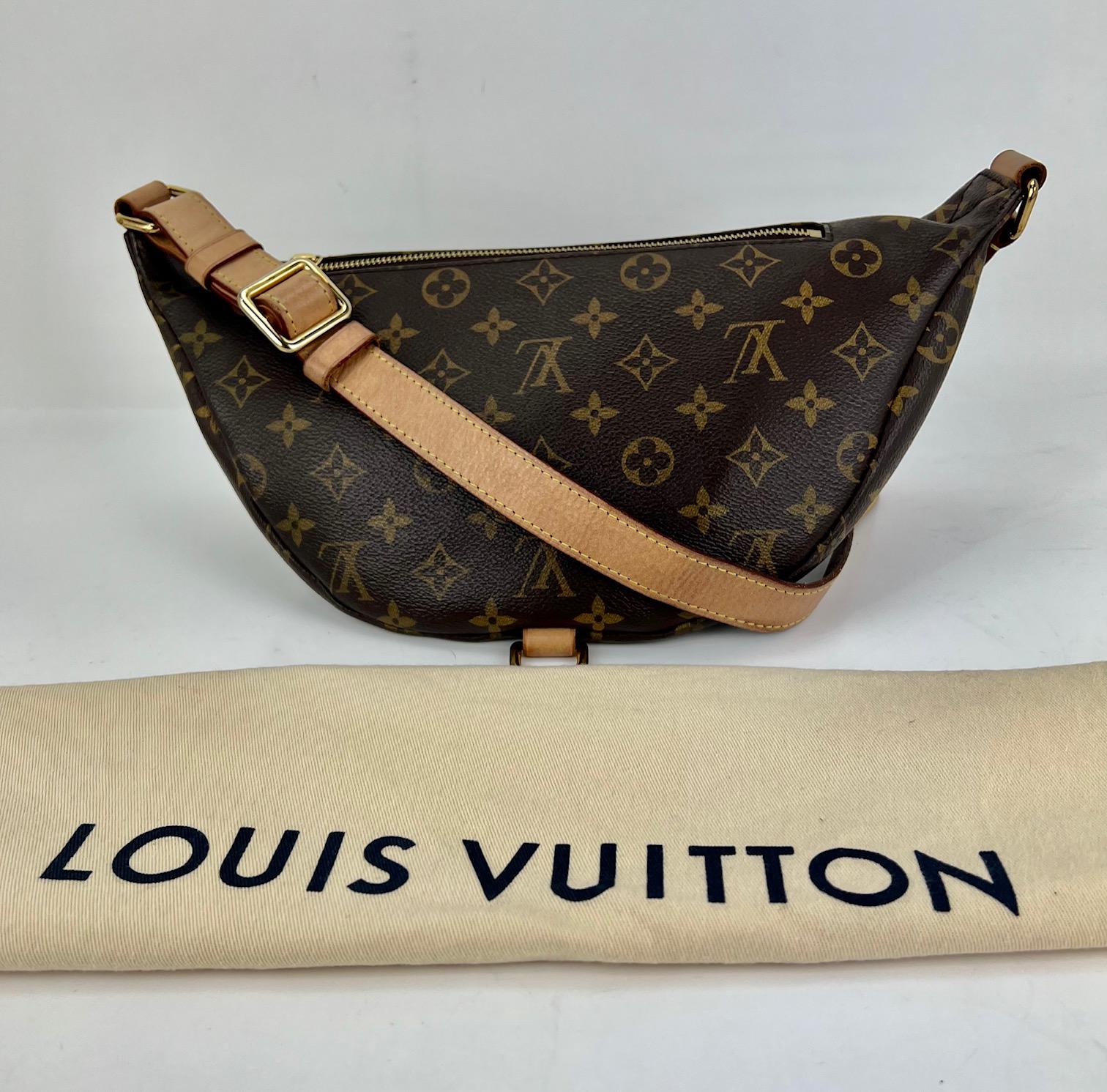 Louis Vuitton Monogram Bumbag Fanny Pack Belt Bag Crossbody In Good Condition In Freehold, NJ