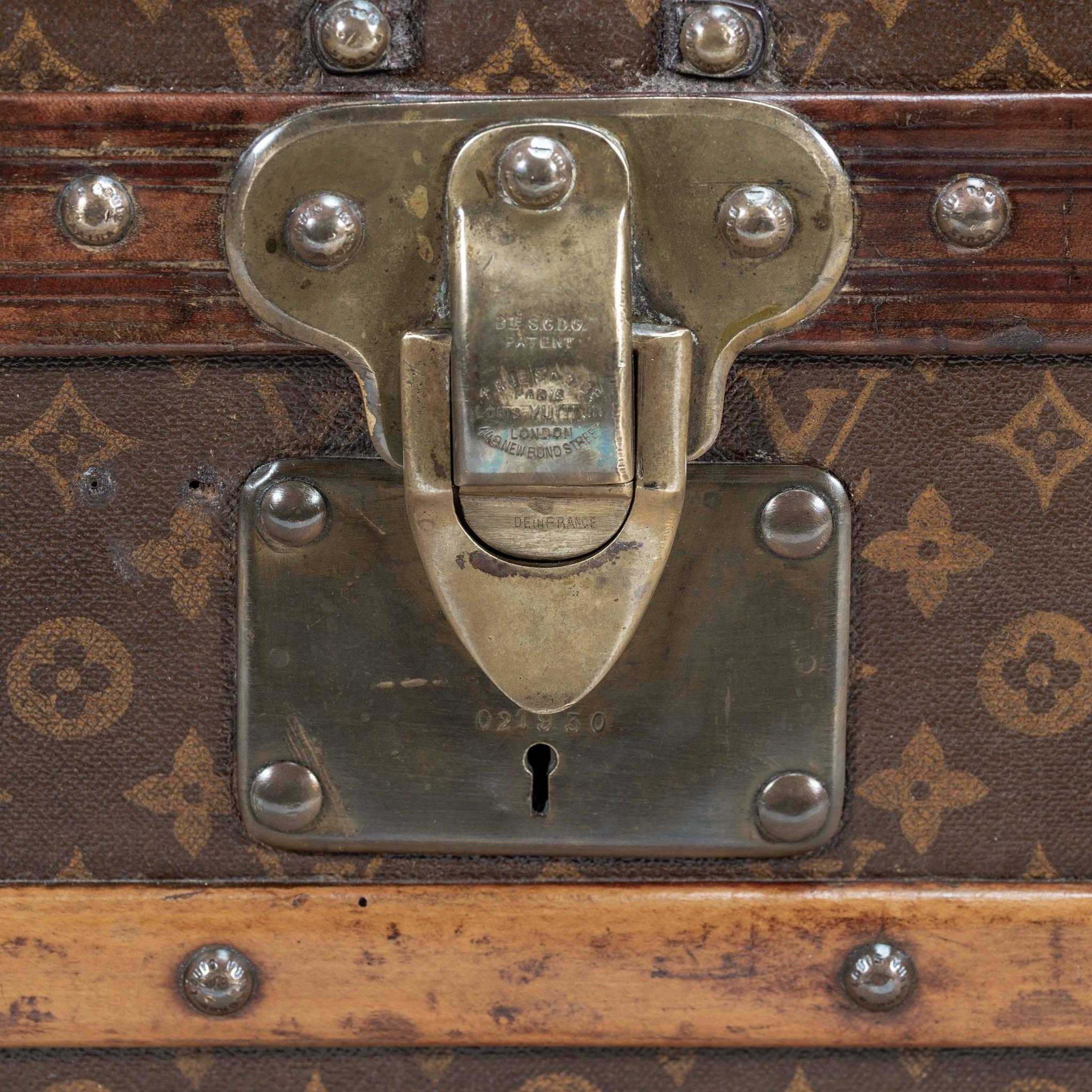 Malle de cabine à monogrammes Louis Vuitton, vers 1905 en vente 6
