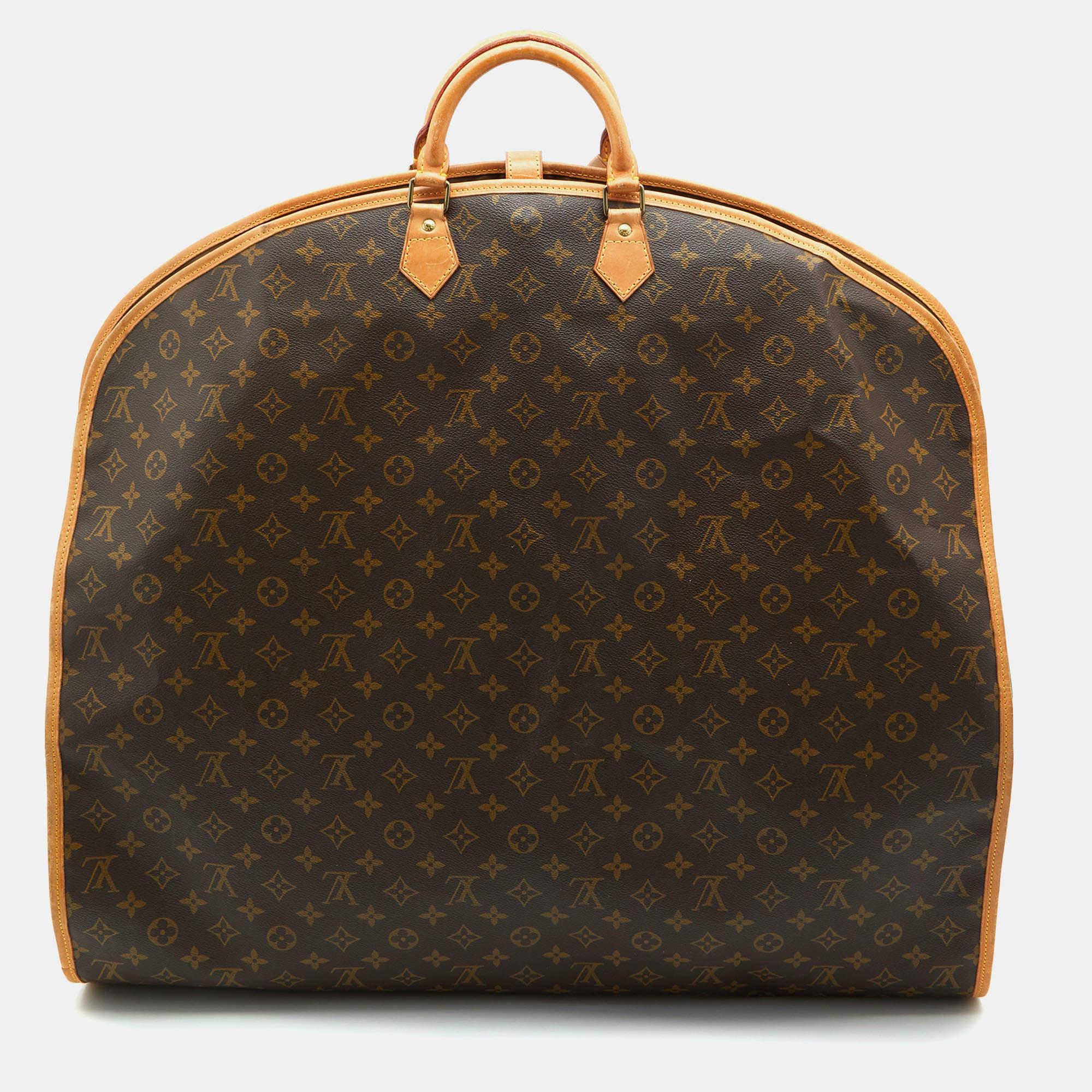 Louis Vuitton assists you in making travel easy by extending this stylish and super-functional garment cover. A delight for jet-setting people, the cover is crafted from the signature Monogram coated canvas along with leather trims.

Includes: