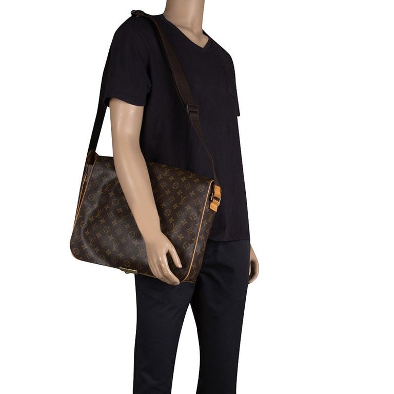 eksistens Fare fravær Louis Vuitton Monogram Canvas Abbesses Messenger Bag For Sale at 1stDibs
