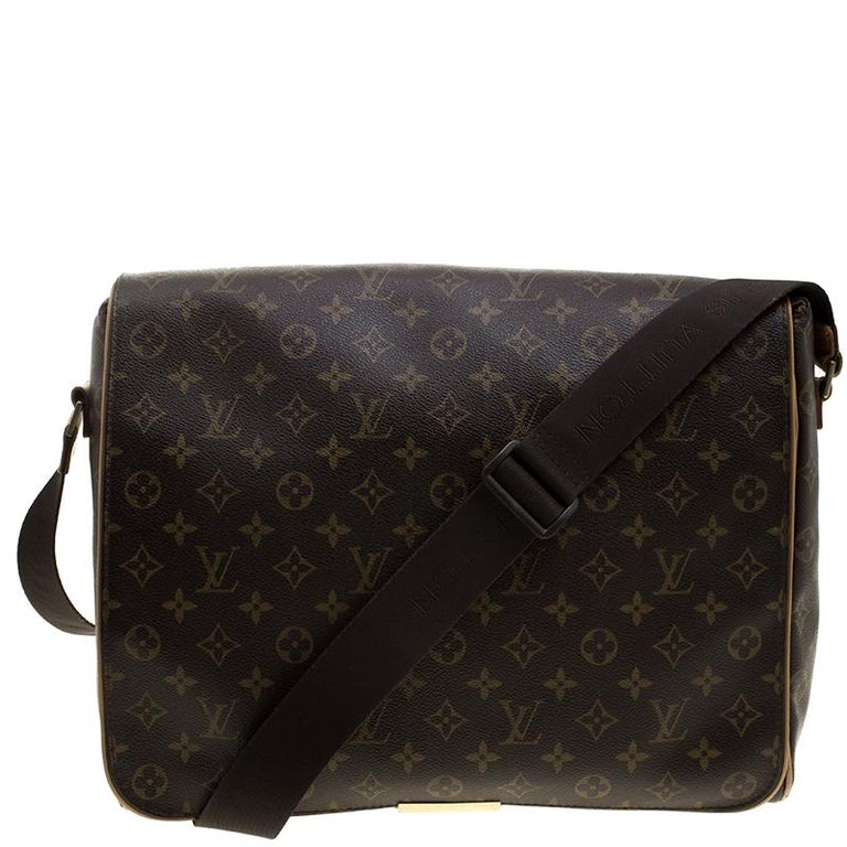 Authentic Louis Vuitton Monogram Men's Messenger Bag Date Code FO0068 for  Sale in Freemansburg, PA - OfferUp