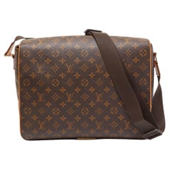 Sac messager Louis Vuitton Abbesses en toile avec monogramme