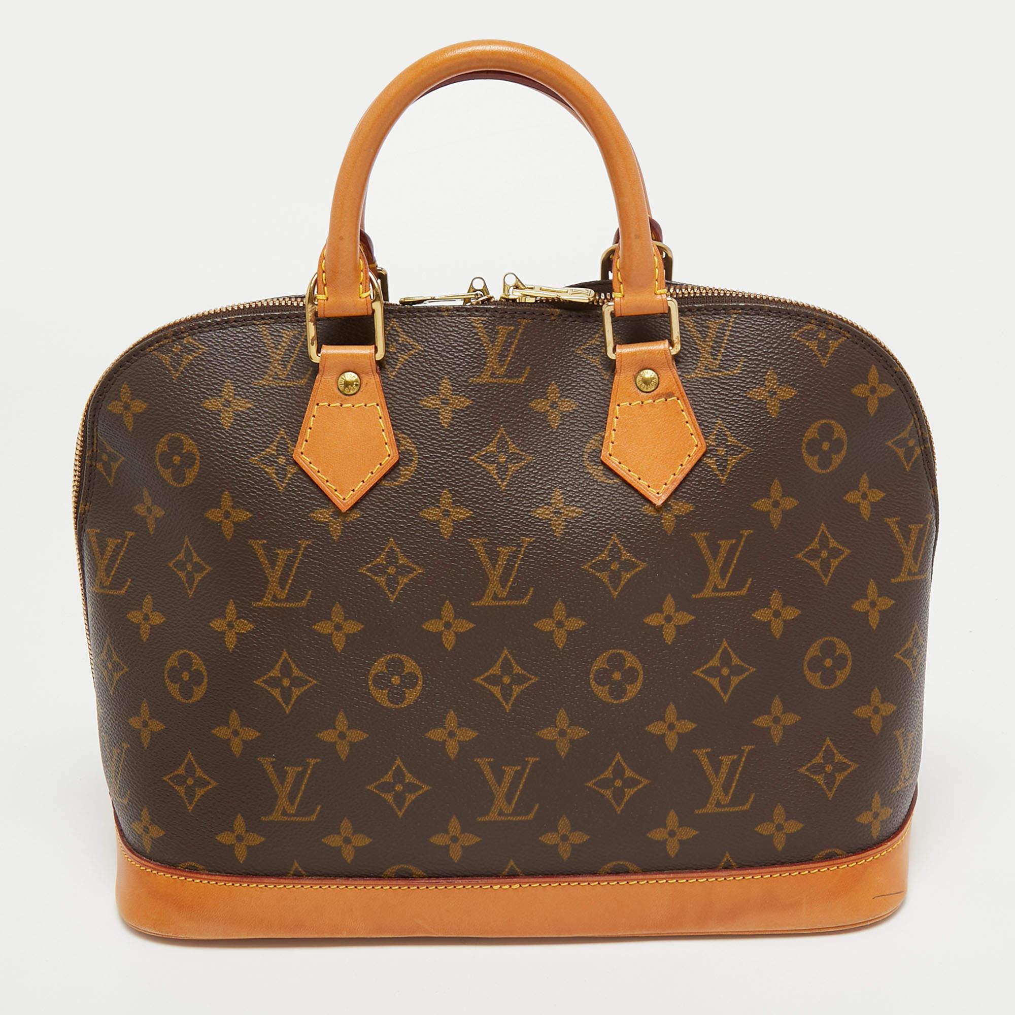Crafted from quality materials, your wardrobe is missing out on this beautifully made designer bag. Look your fashionable best in any outfit with this stylish bag that promises to elevate your ensemble.

