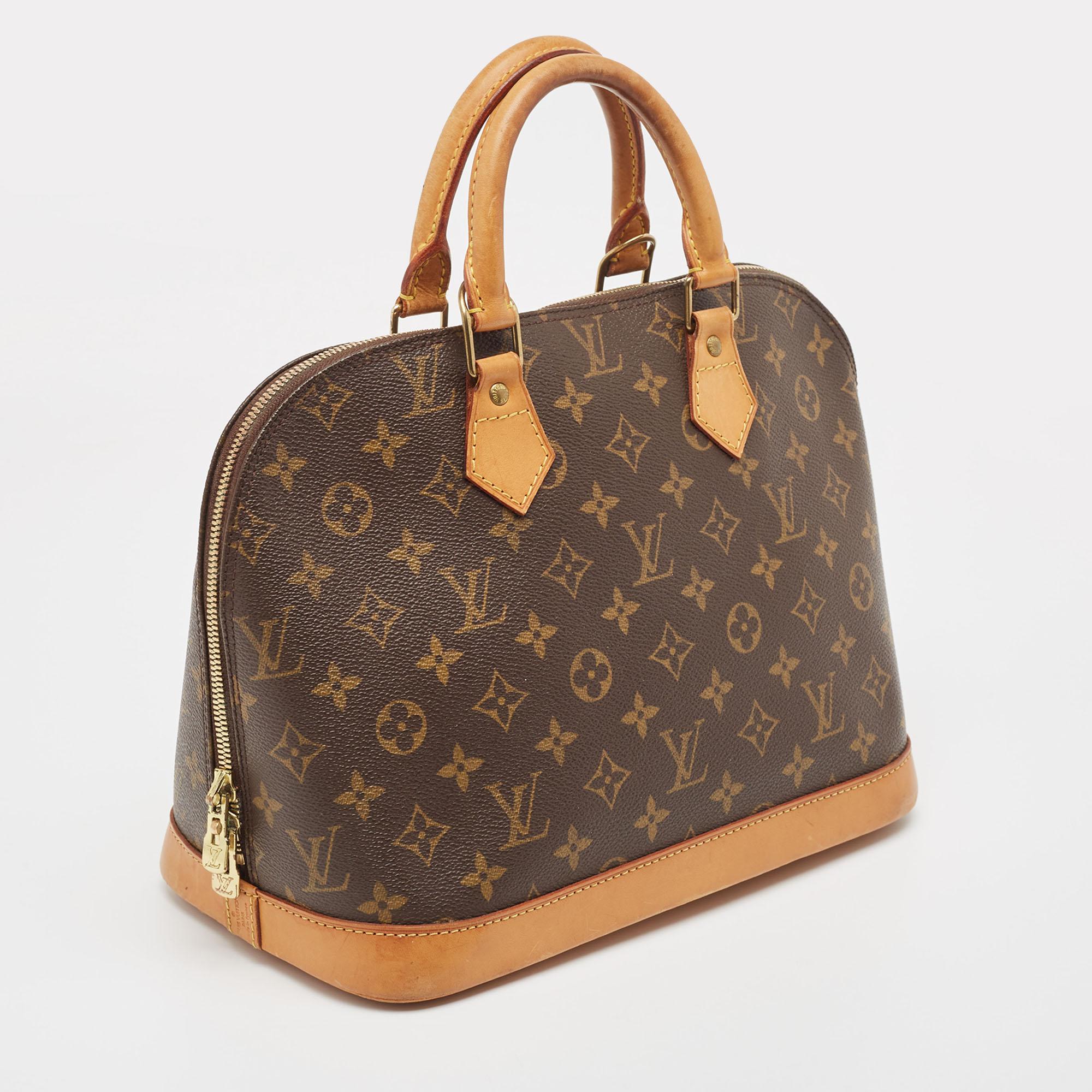 Perfect for conveniently housing your essentials in one place, this Louis Vuitton Alma MM is a worthy investment. It has notable details and offers a look of luxury.


