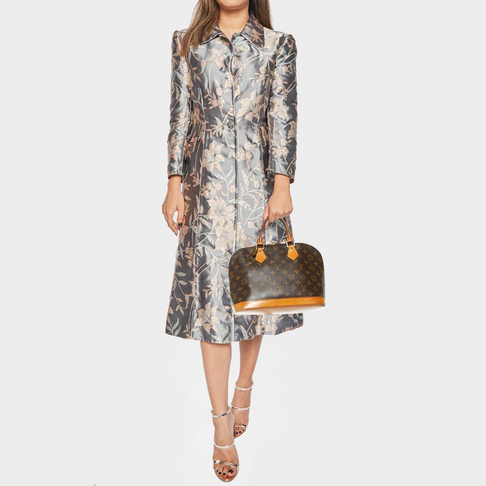 Ensure your days essentials are in order and your outfit is complete with this LV Alma bag. Crafted using the best materials the bag carries the maisons signature of artful craftsmanship and enduring appeal.