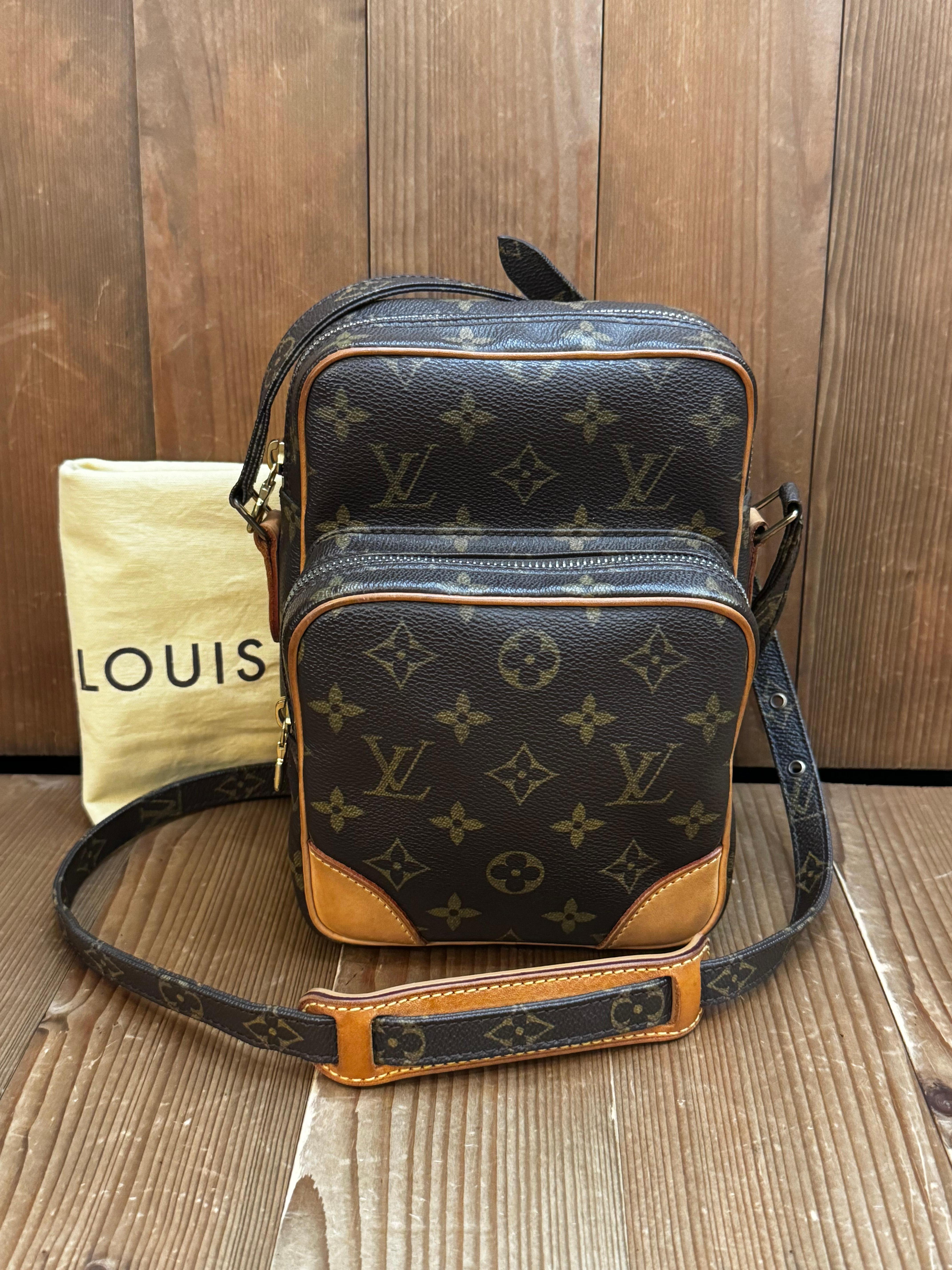 This LOUIS VUITTON Amazon camera crossbody bag is crafted of LV’s coated monogram canvas in brown and vachetta leather featuring brass hardware. This crossbody bag features one bigger and one smaller zippered compartments. Top zipper closure of the