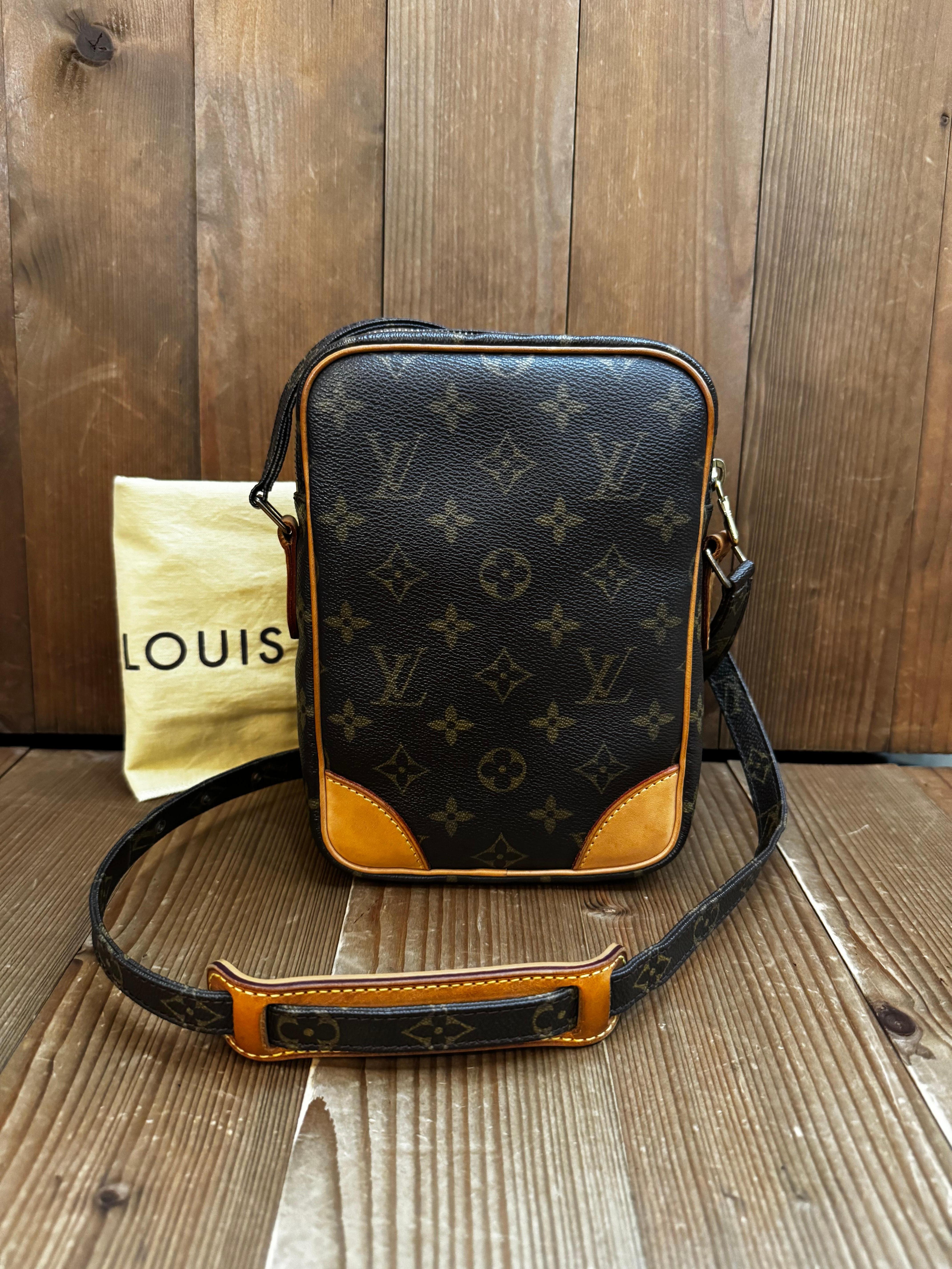 LOUIS VUITTON Monogram Canvas Amazon Camera Bag Unisex In Excellent Condition For Sale In Bangkok, TH
