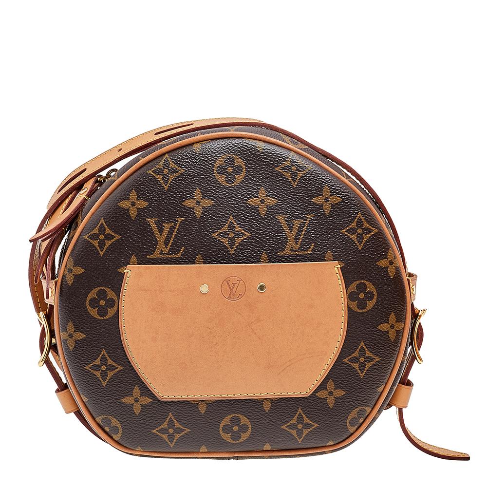 Carved into a unique, eye-catchy shape and adorned with significant details of the brand, this Boite Chapeau Souple MM bag from the House of Louis Vuitton will surely fetch charm and opulence to your look. It is made using Monogram canvas and
