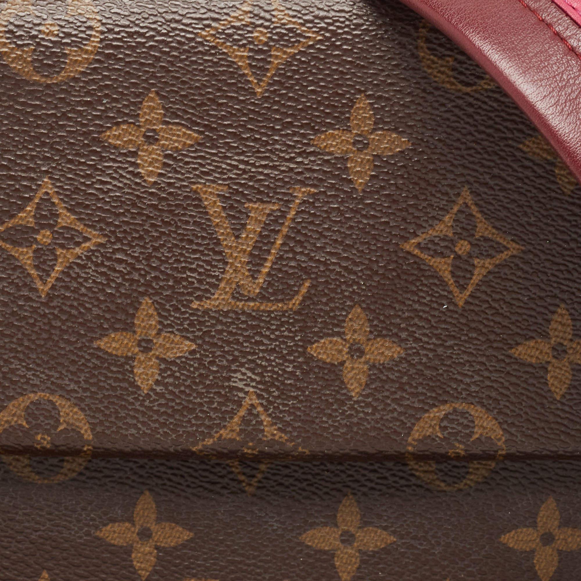 Louis Vuitton Cluny BB Tasche aus Segeltuch und Leder mit Monogramm und Leder 11