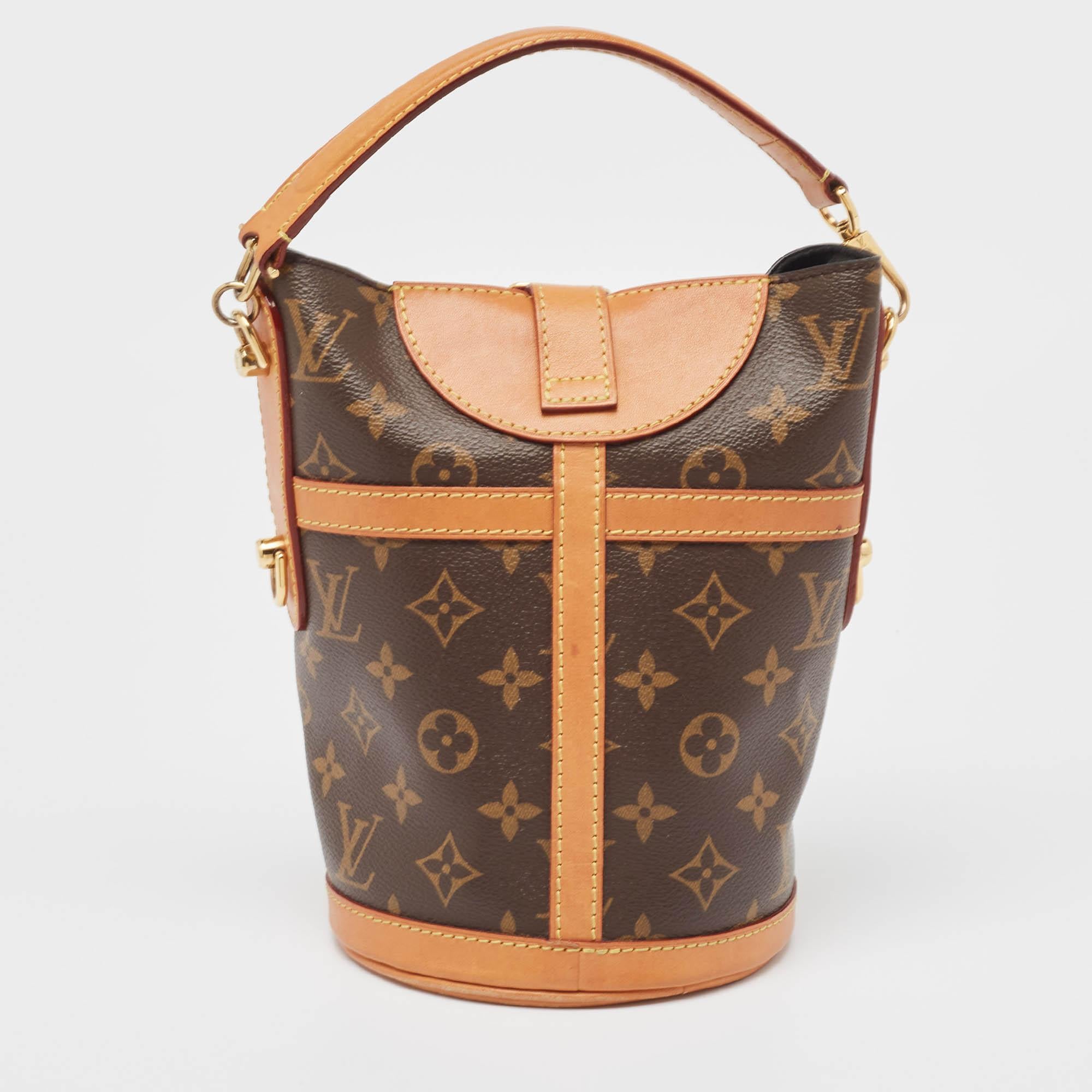 Perfect for conveniently housing your essentials in one place, this Louis Vuitton duffle bag is a worthy investment. It has notable details and offers a look of luxury.

