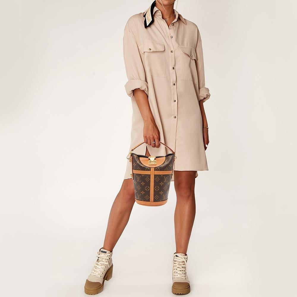 Louis Vuitton Monogrammierte Duffle Bag aus Segeltuch und Leder im Zustand „Gut“ im Angebot in Dubai, Al Qouz 2