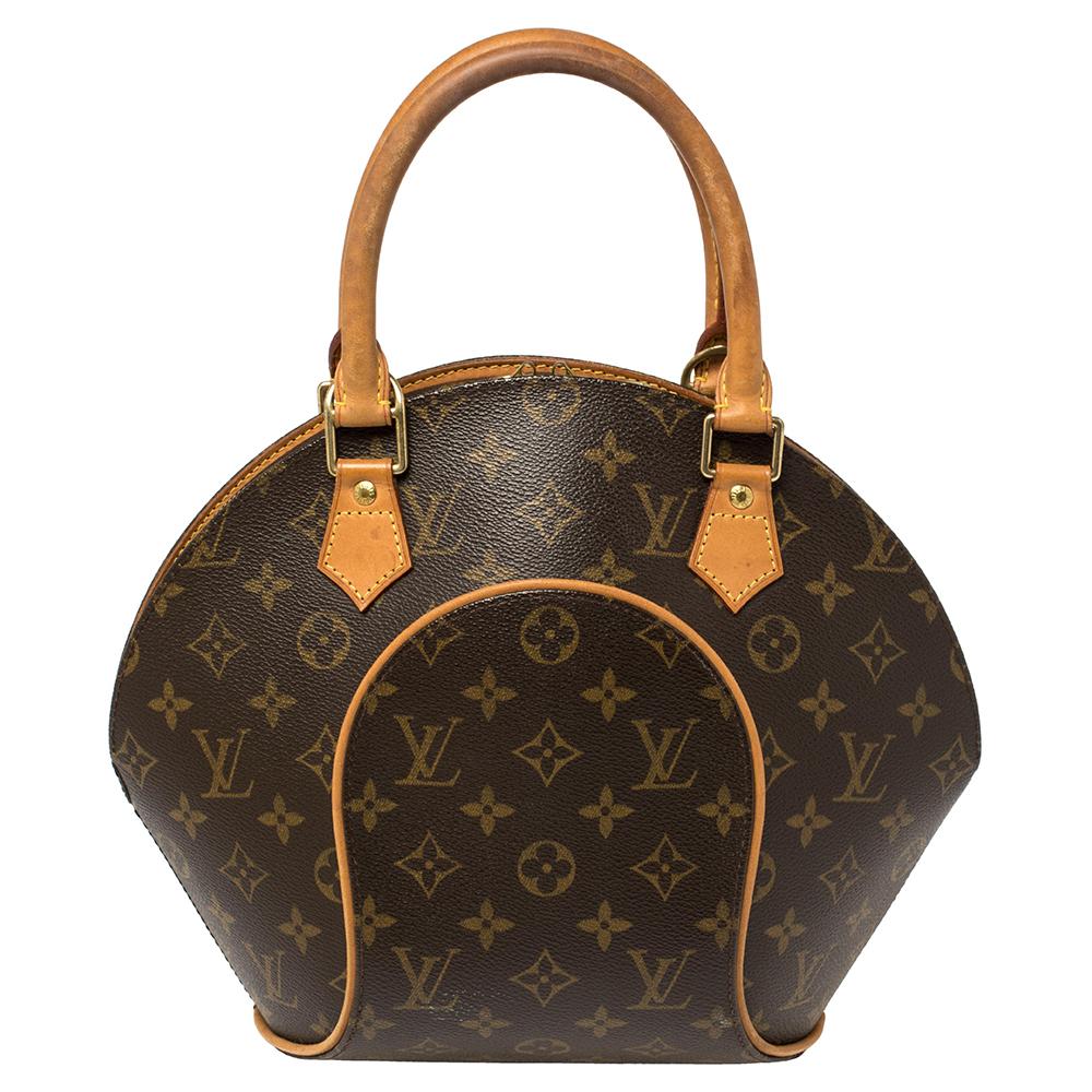 This fabulous cool and classy bag by Louis Vuitton will surely fetch you a lot of compliments. Complement your attire by adorning this classic bag in brown. Visually cute and incredibly dashing is this simple monogram canvas bag made from high