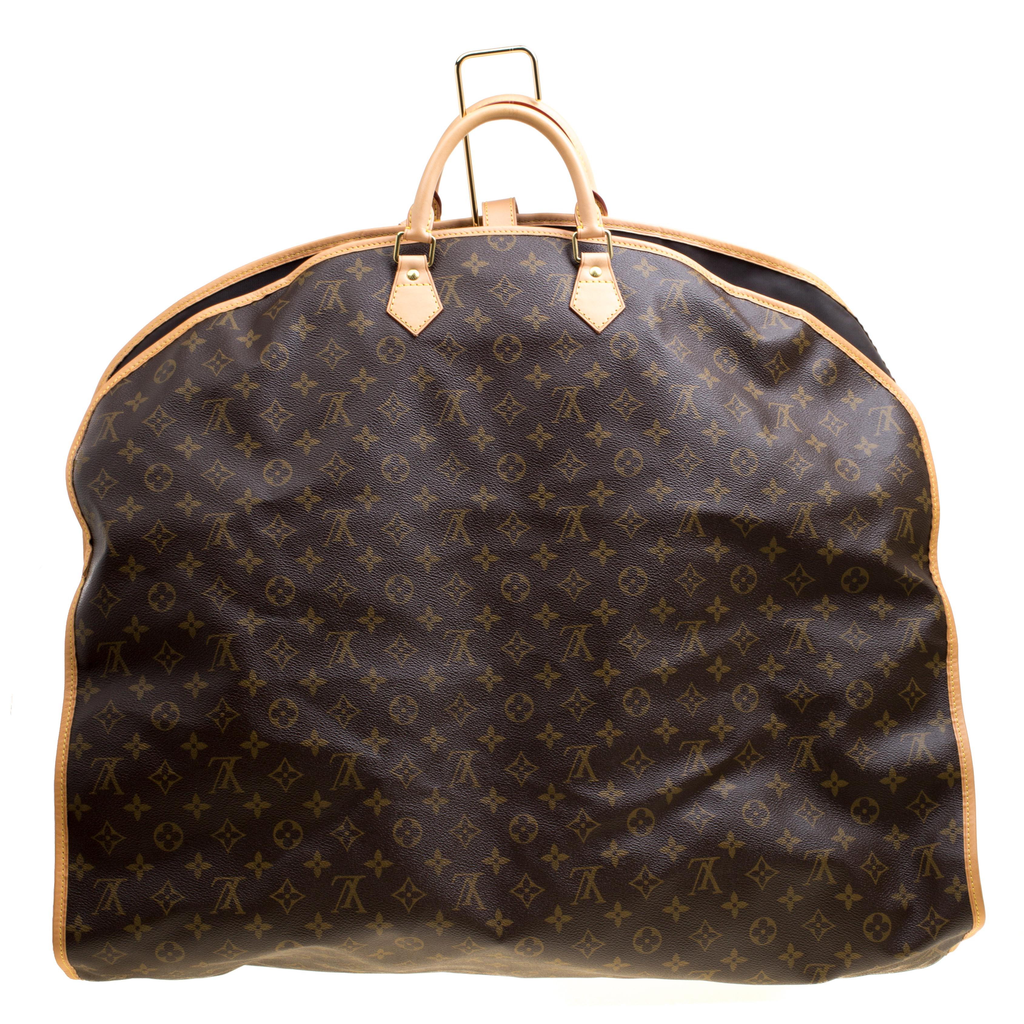 Louis Vuitton Monogram Canvas and Leather Garment Cover im Zustand „Gut“ in Dubai, Al Qouz 2