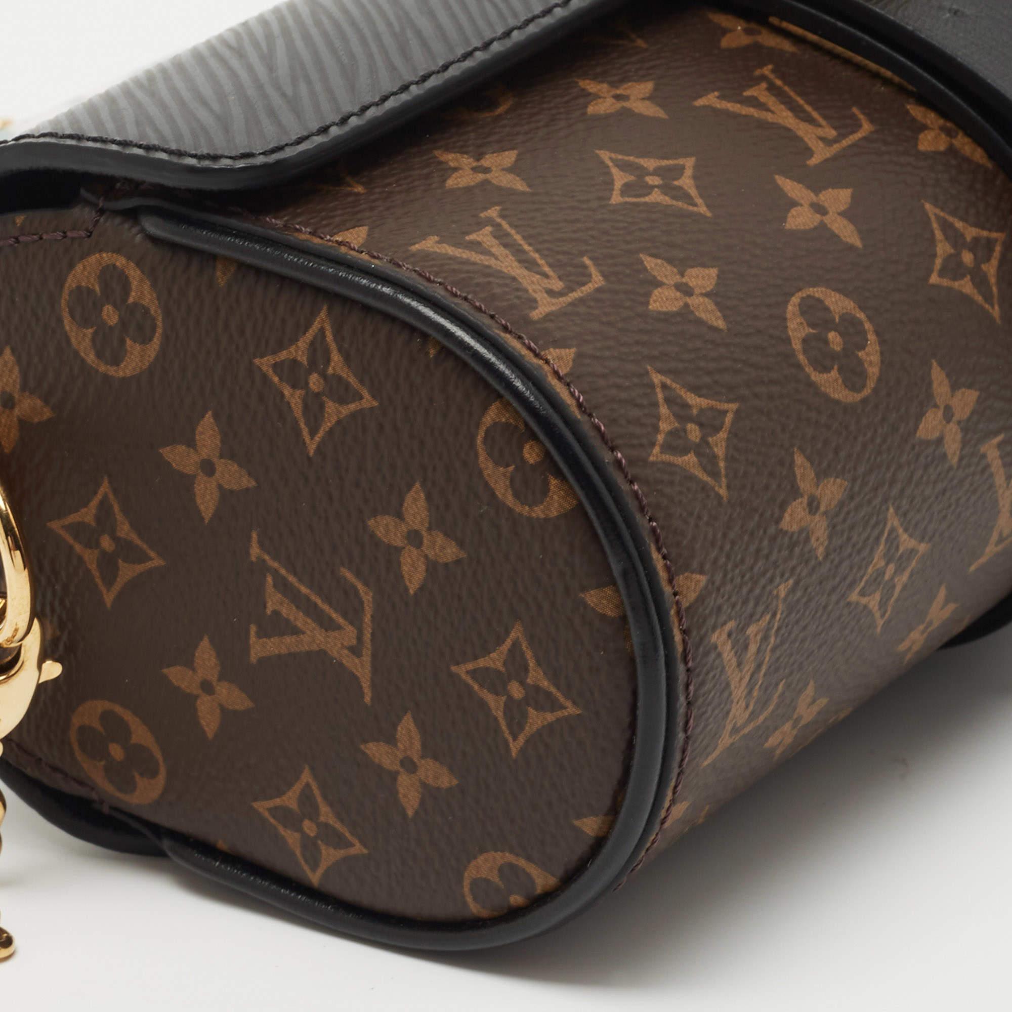 Louis Vuitton Monogram Canvas and Leather Glasses Case Bag In Excellent Condition In Dubai, Al Qouz 2