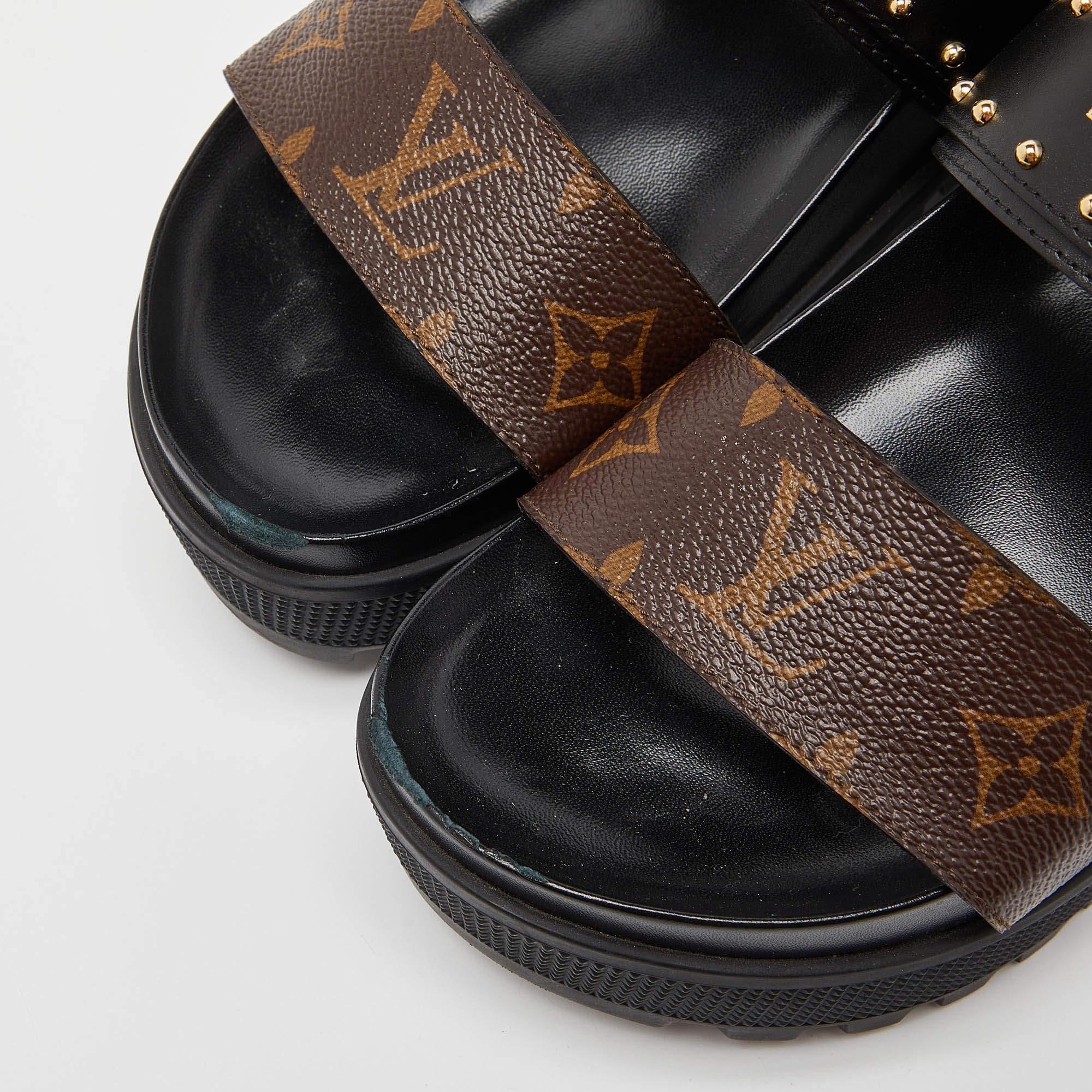 Gold-tone accents add charm to the Monogram canvas & leather exterior of these Louis Vuitton sandals. The rubber soles and heels of this pair will offer you a comfortable walking experience.

