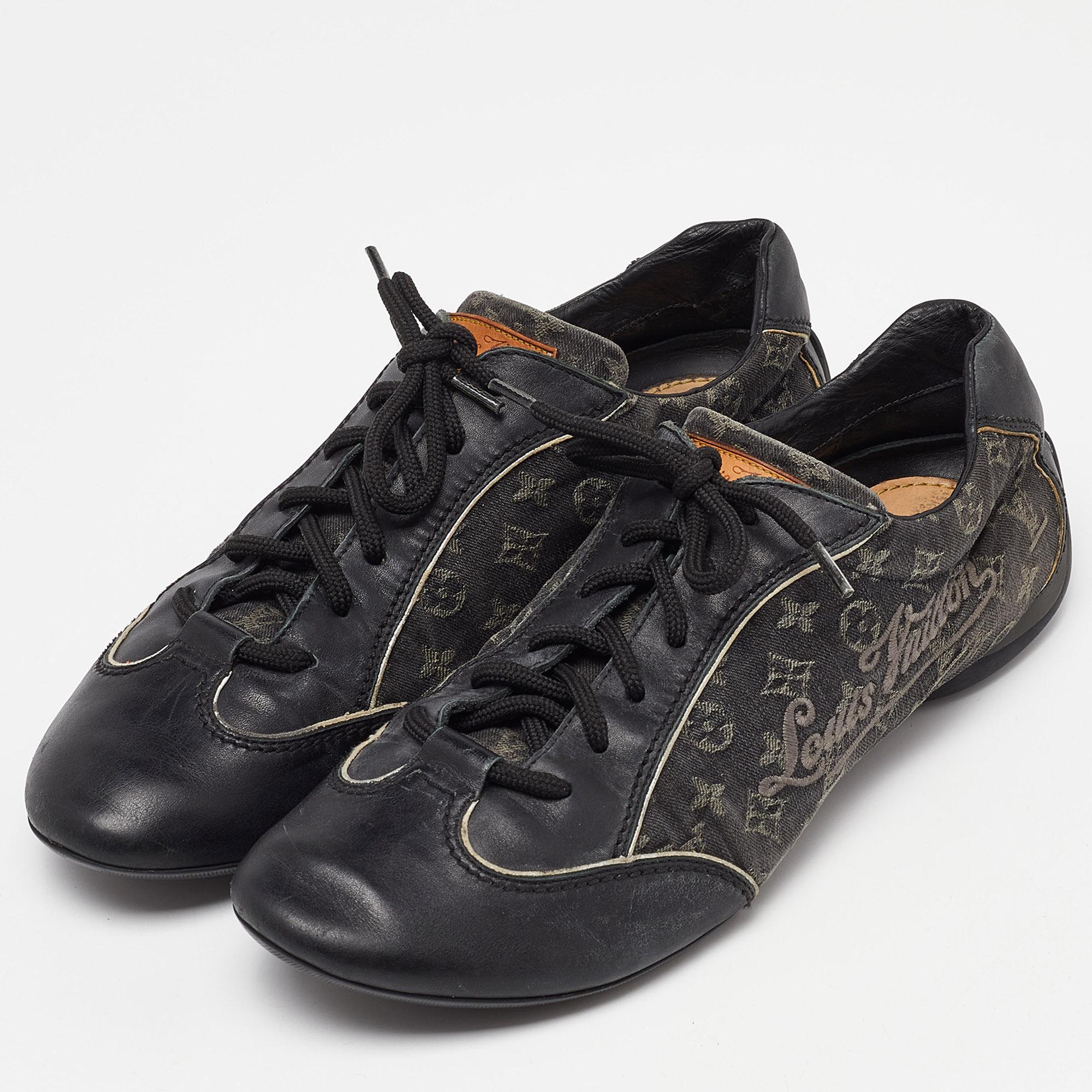 Louis Vuitton is all set to confirm you work out in style with this classy and stunning pair of sneakers. Crafted from leather and Monogram canvas, they feature easy lace-up details and profiles leather-lined insoles along with brand labeling on the