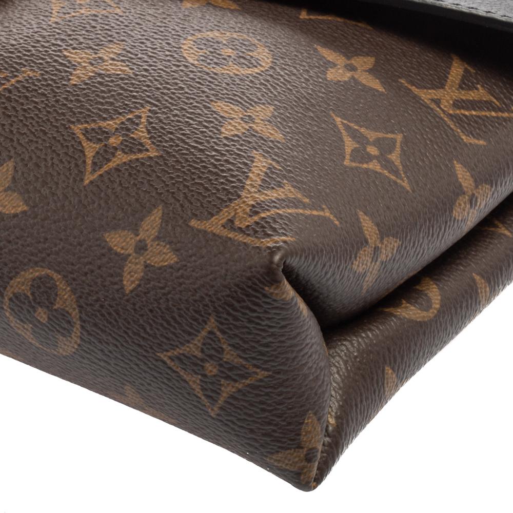 Accessorise like a pro with this trendy and functional bag from Louis Vuitton. This rich and classy Pallas bag is made from monogram canvas and leather into a smart silhouette. The inside of the bag is lined with Alcantara that has a smooth texture.