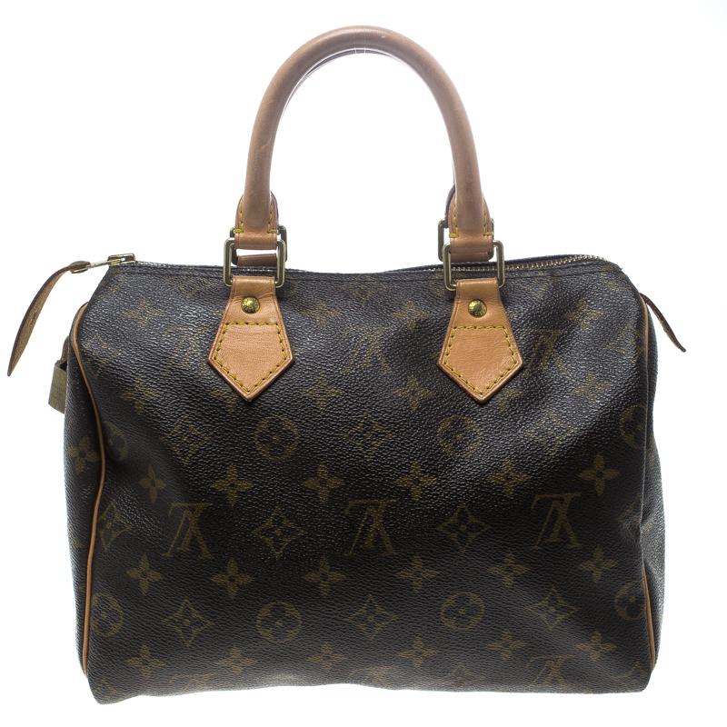 A traditional style that takes you back to the 1960’s, speedy was one of the first bags made by Louis Vuitton for everyday use. Brown in color the bag is crafted from LV’s signature Monogram Canvas. It has gold tone hardware and enough room to hold